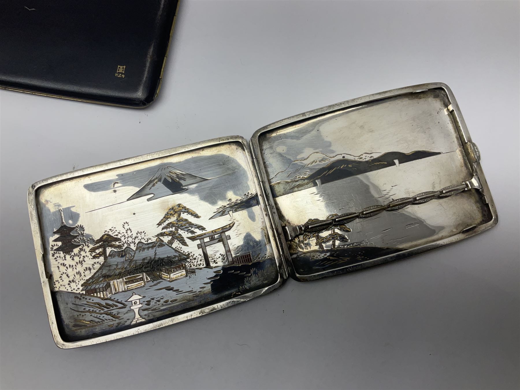 Japanese silver cigarette case - Image 4 of 7