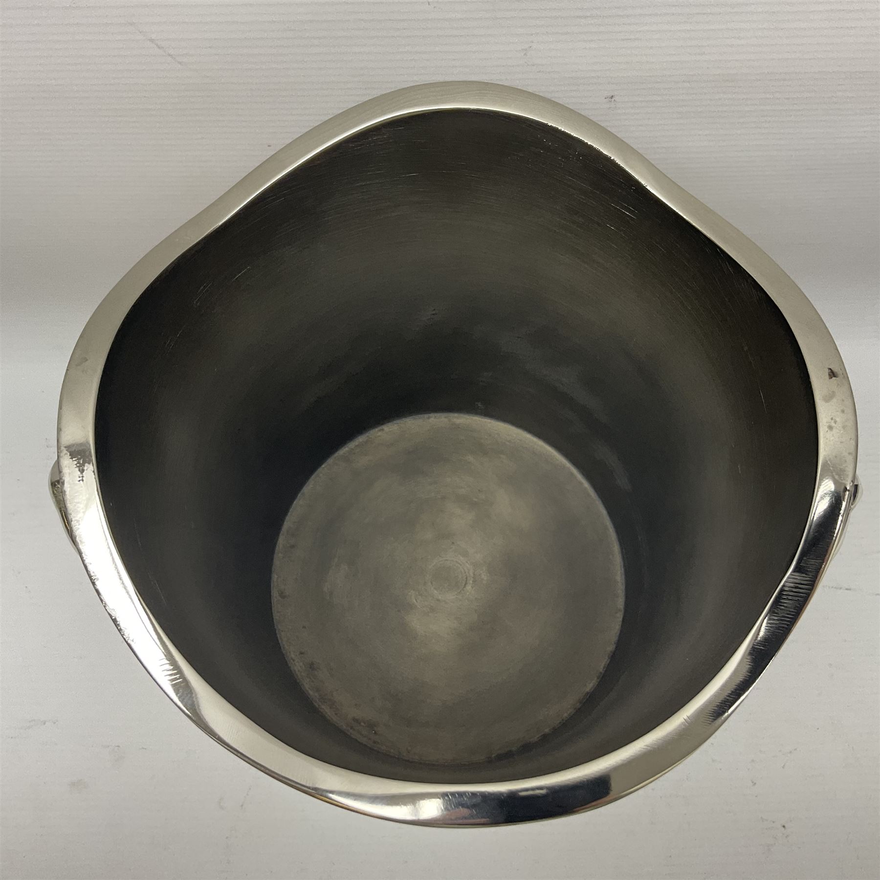 Polished modern aluminium champagne bucket inscribed White Star Line - Image 2 of 6