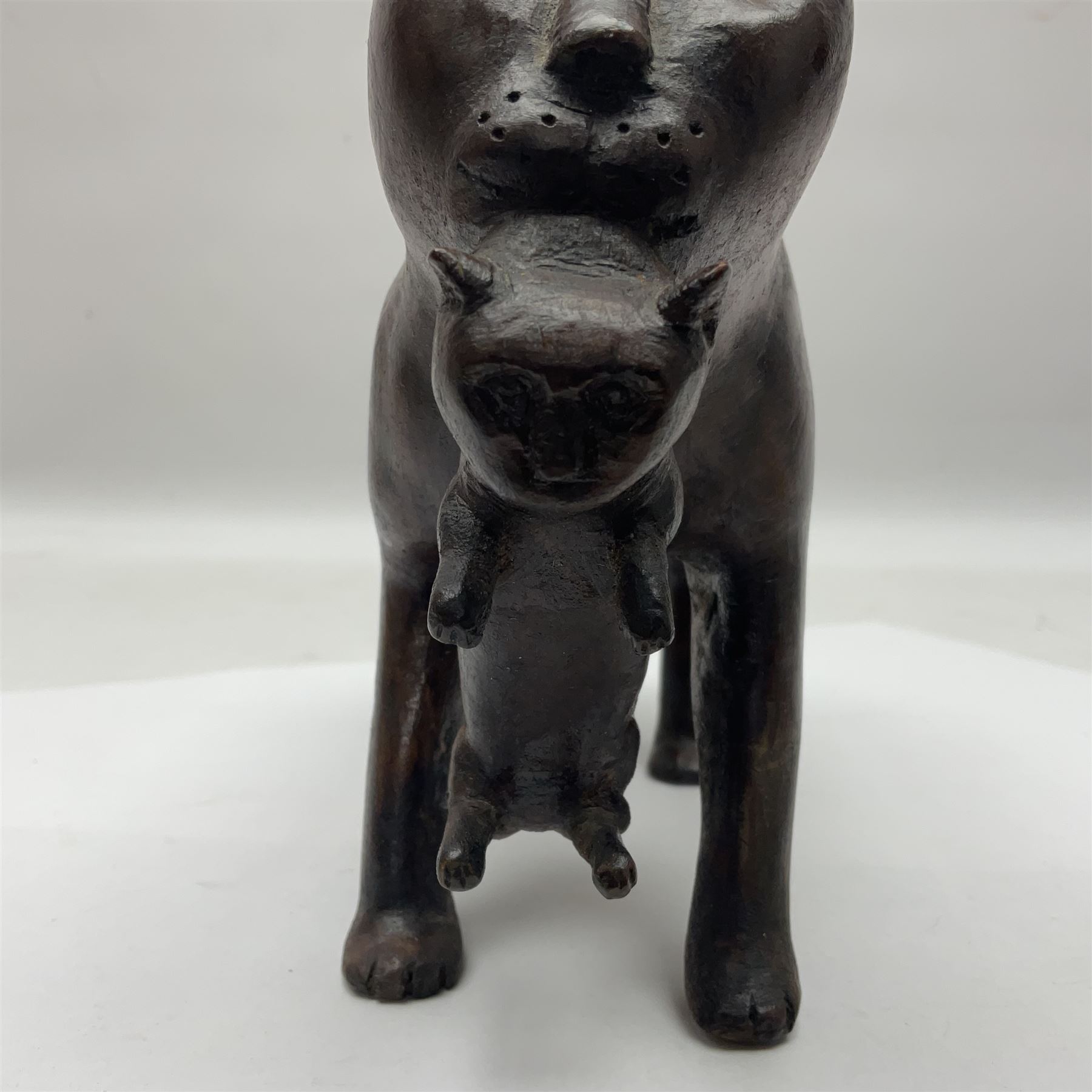 Folk Art wooden carving depicting a cat carrying a kitten - Image 3 of 7