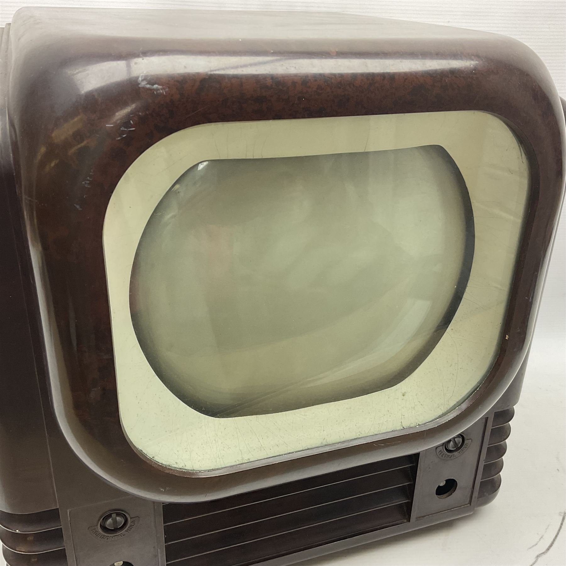 Bush Type TV22 Bakelite TV produced by Bush Radio - Image 3 of 14