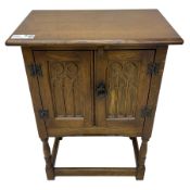 Small oak two door hutch cupboard