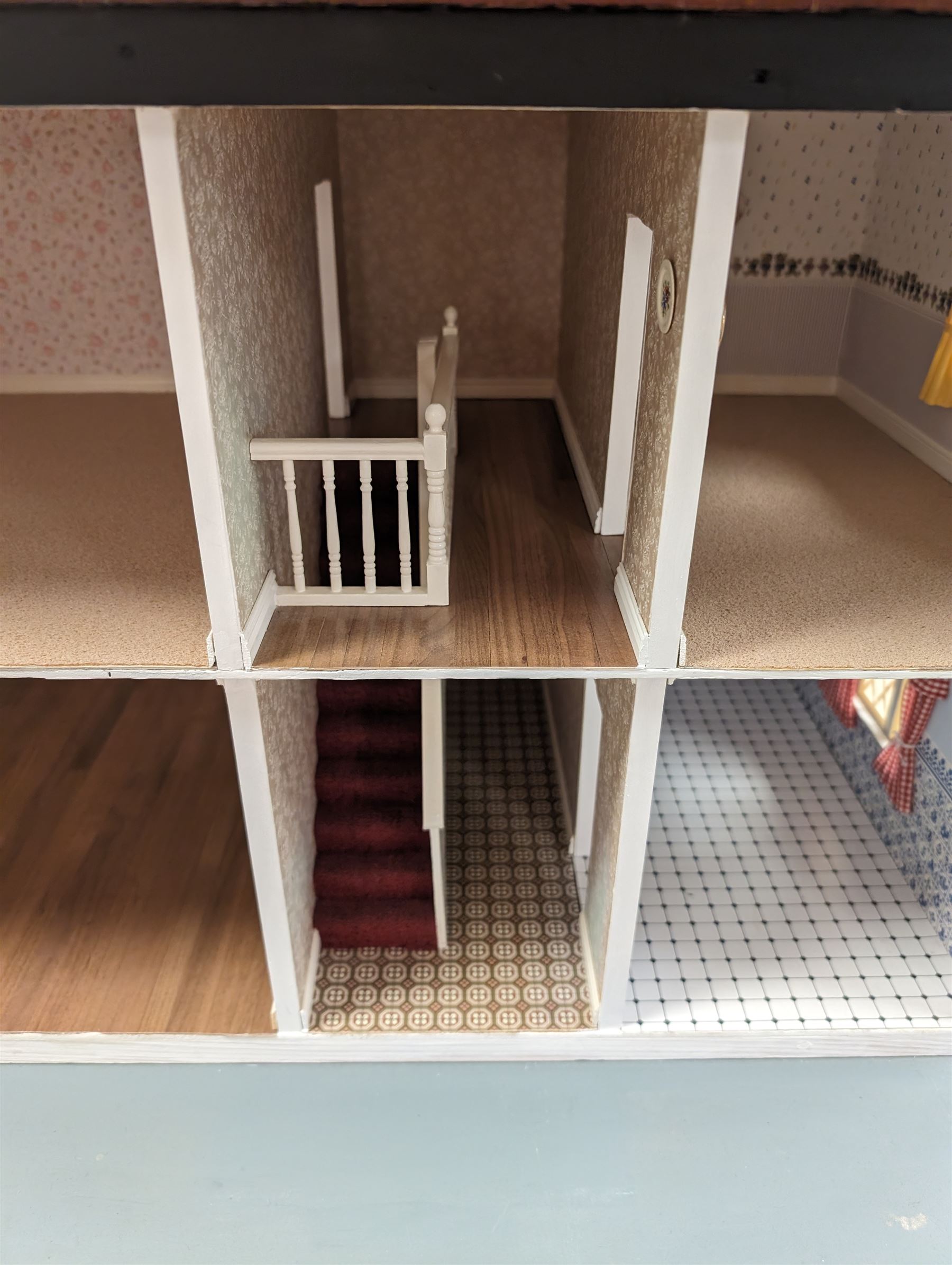 Double fronted two storey dolls house - Image 2 of 7