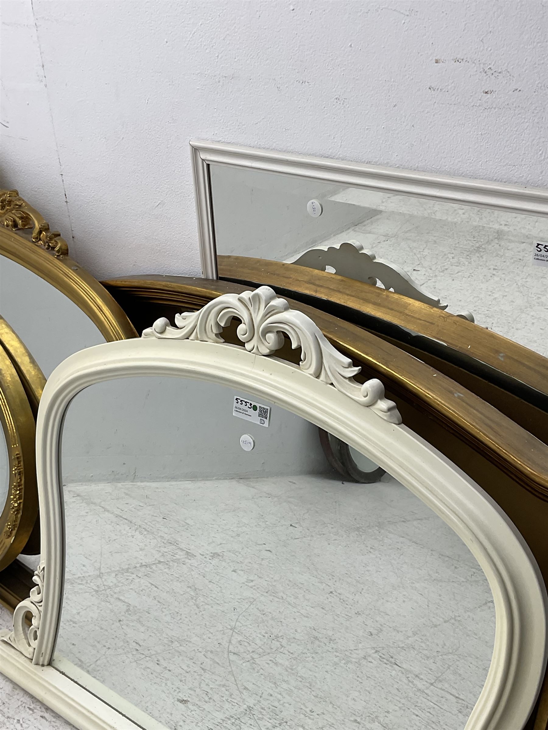 Gilt framed overmantel mirror (122cm x 77cm); gilt framed overmantel mirror with ornate pediment (12 - Image 5 of 6