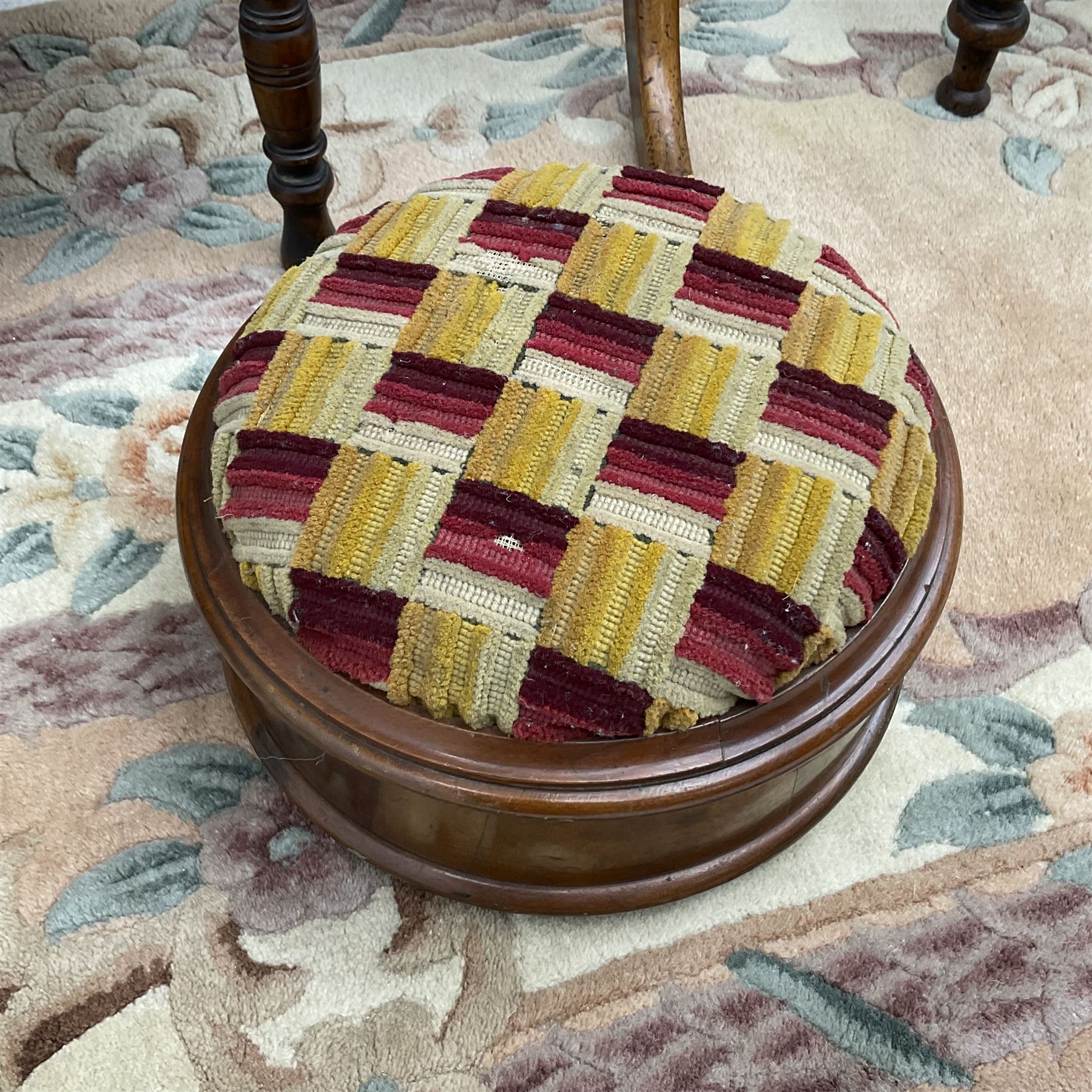 Pair of 19th century rosewood chairs with tartan upholstered drop-in seats (W46cm H88cm); 19th centu - Image 3 of 8