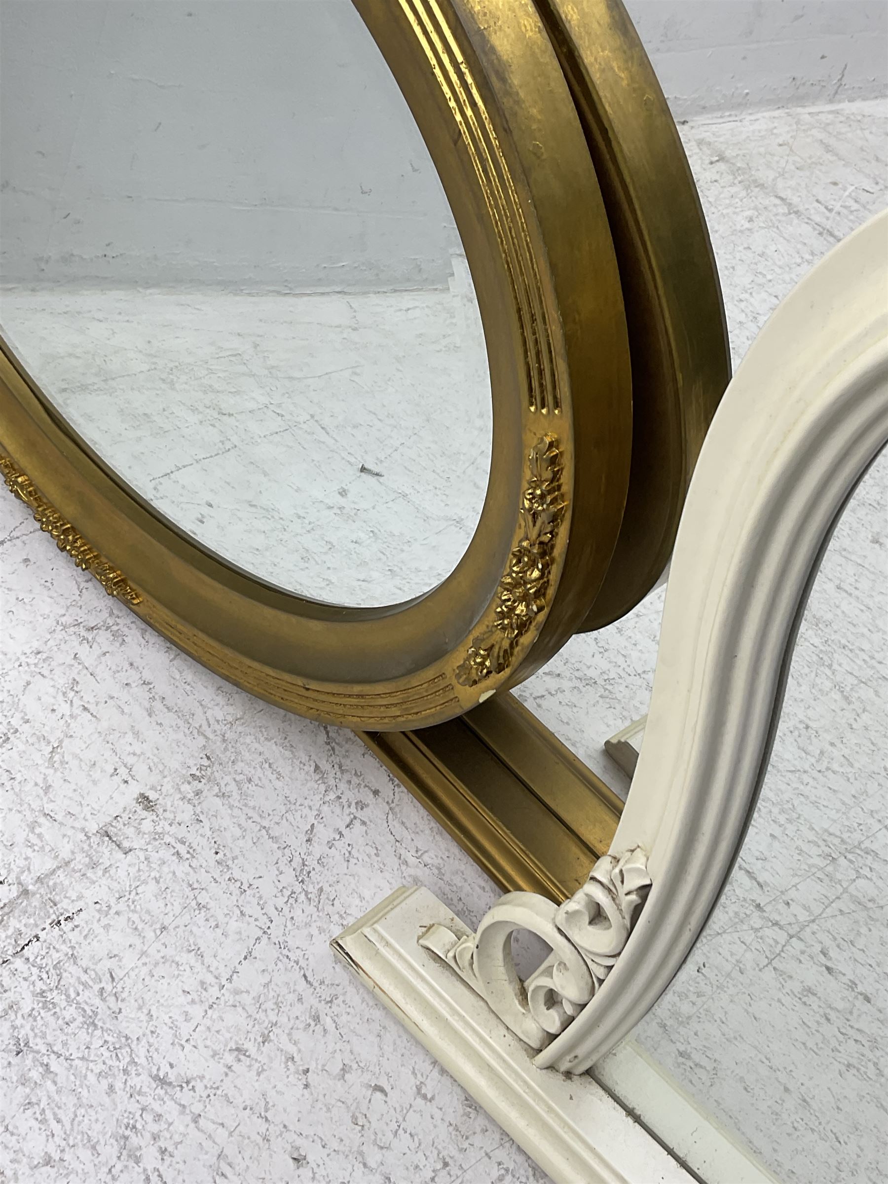 Gilt framed overmantel mirror (122cm x 77cm); gilt framed overmantel mirror with ornate pediment (12 - Image 3 of 6