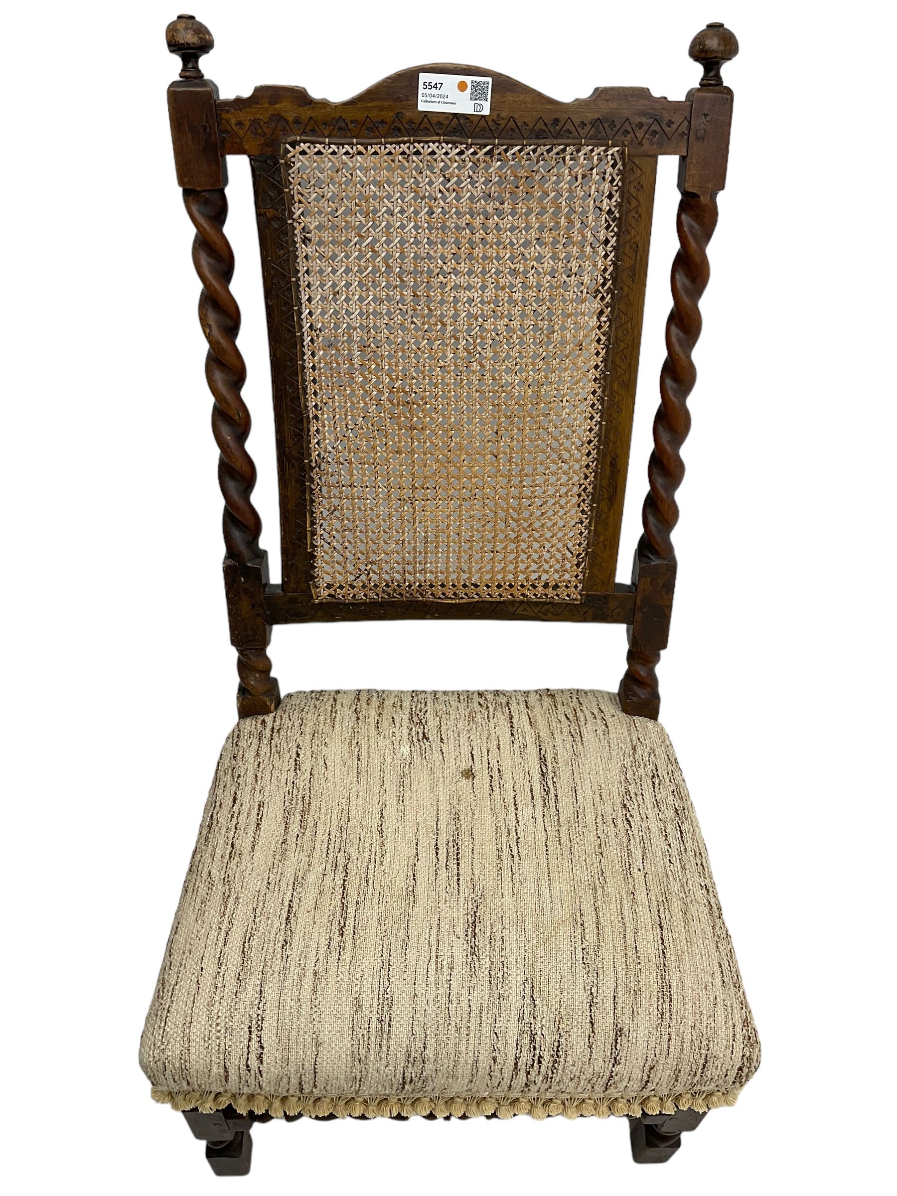 18th century oak framed hall chair - Image 2 of 3