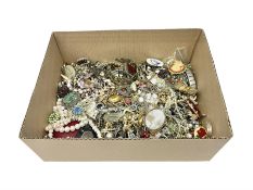 Collection of assorted costume jewellery