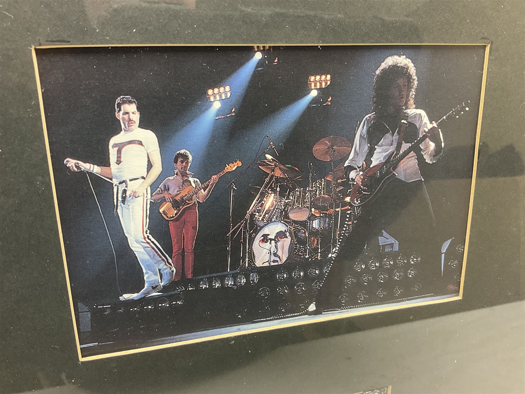 Queen - Framed Queen photograph with facsimile signatures of all four members Freddie Mercury - Image 3 of 5