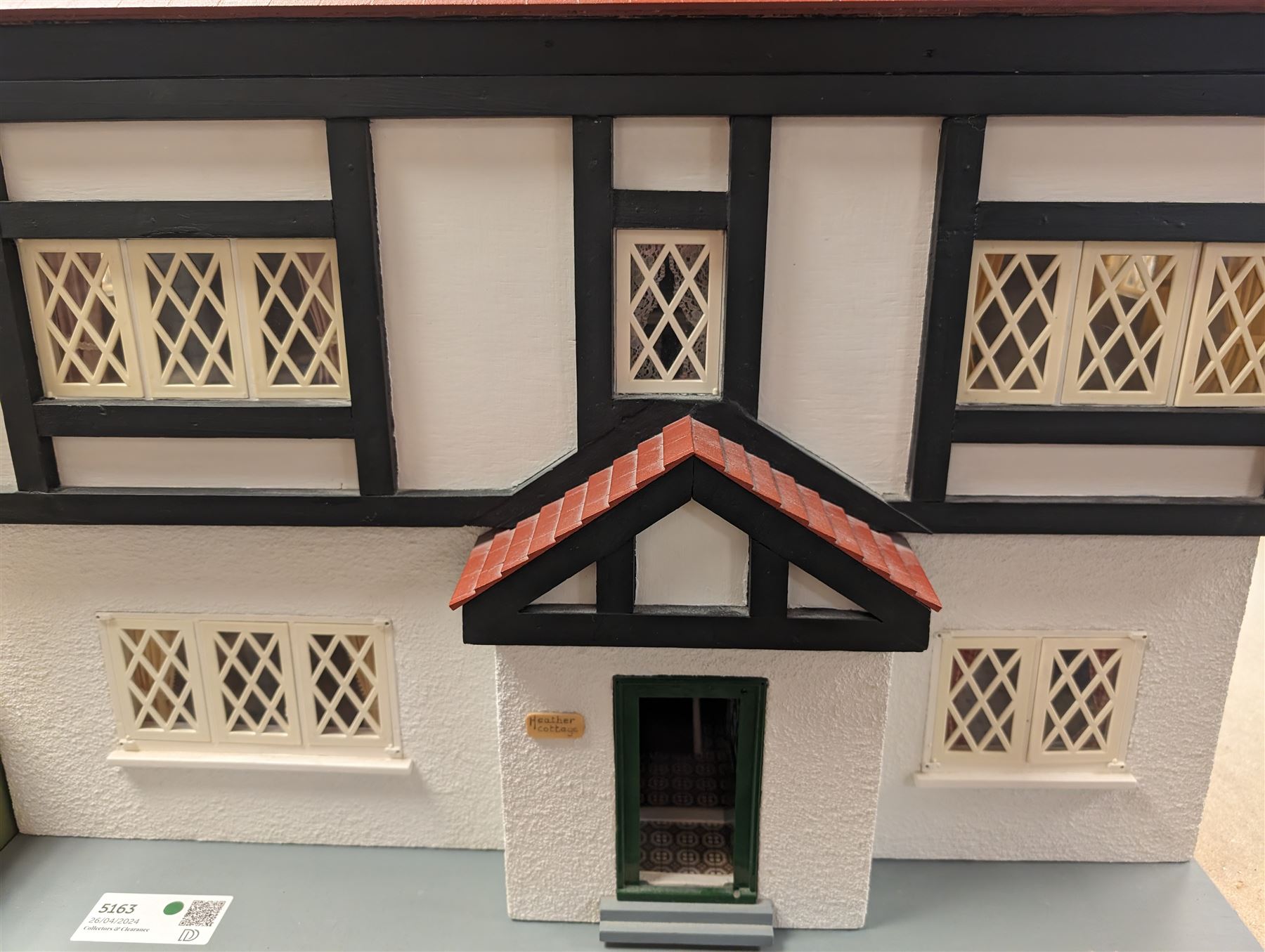 Double fronted two storey dolls house - Image 7 of 7