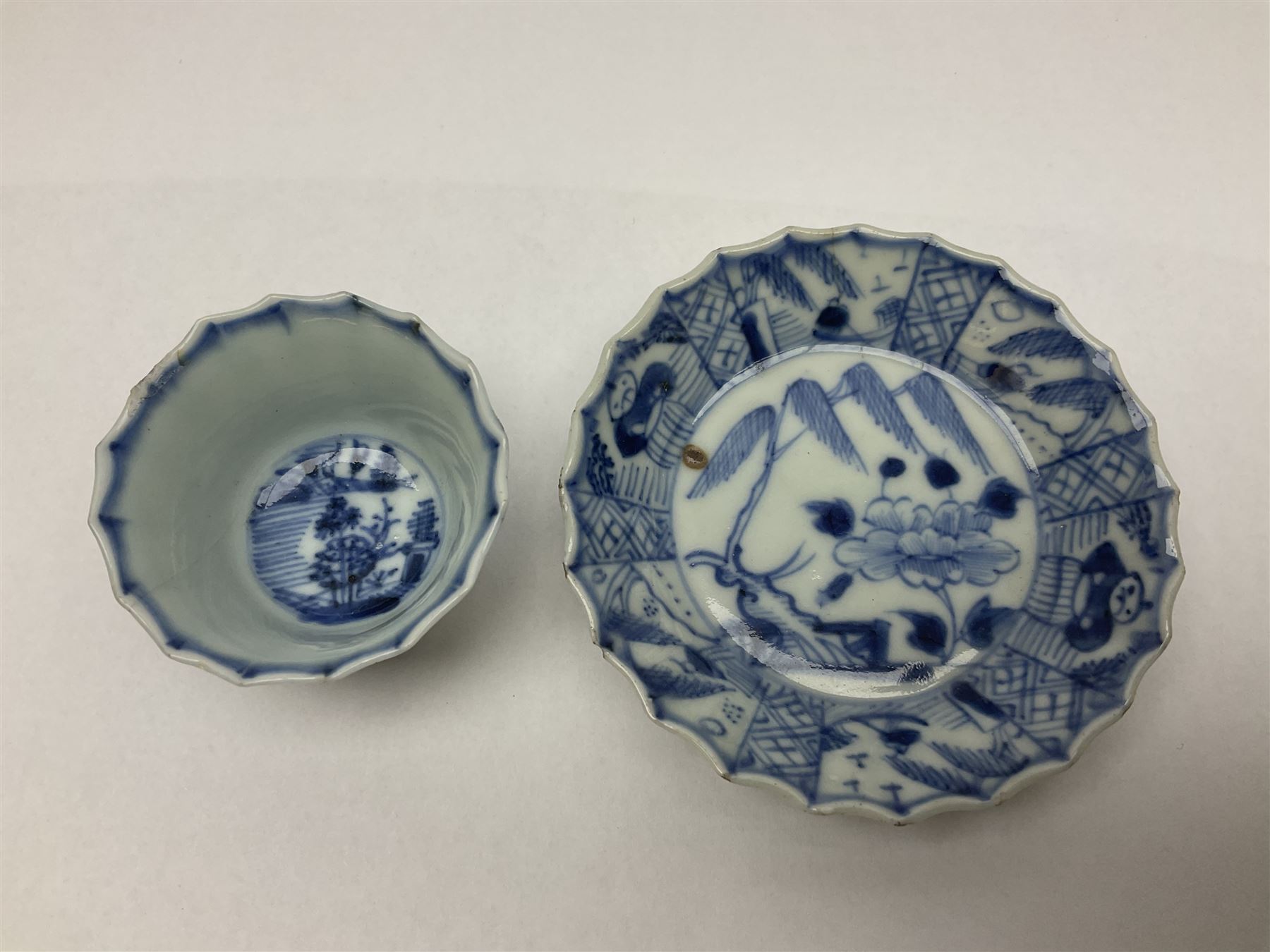 Chinese Kangxi blue and white fluted tea bowl and saucer - Image 2 of 6