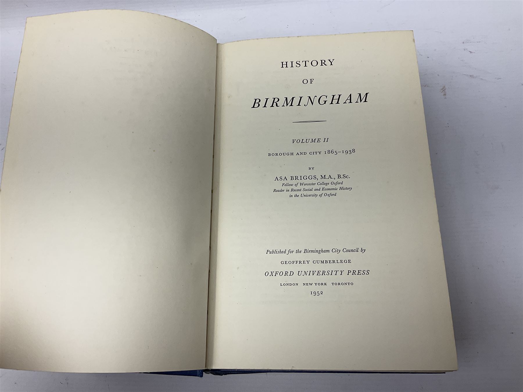 Collection of books - Image 10 of 12