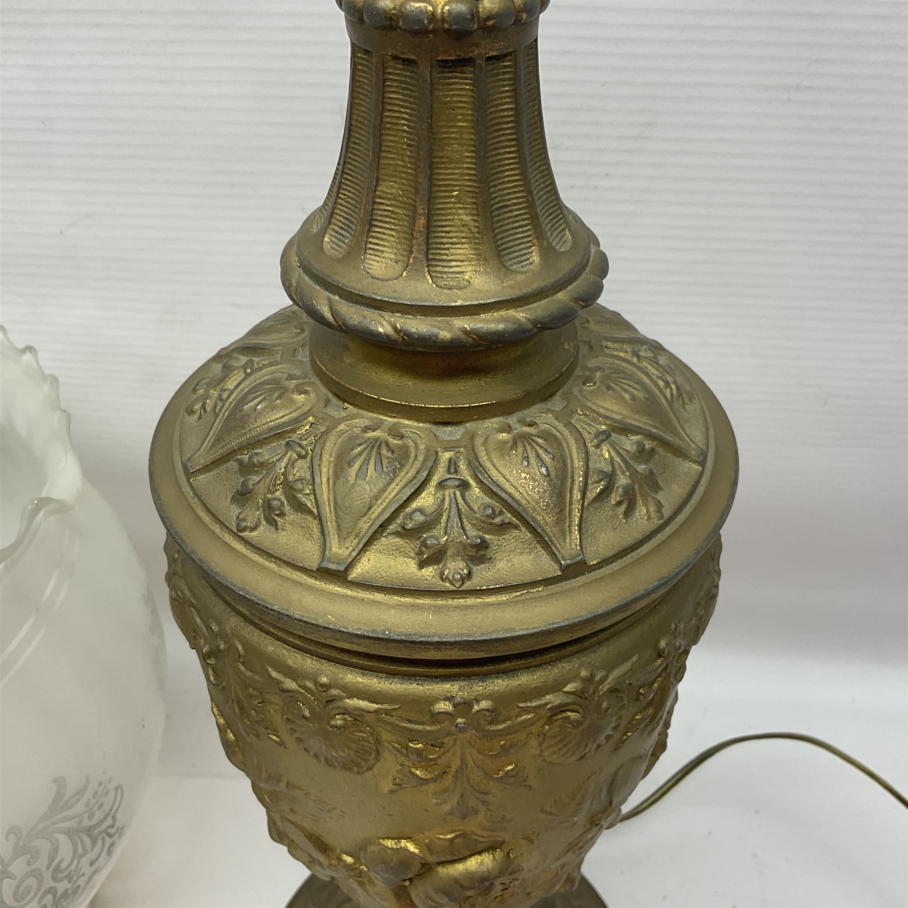 Gilt metal table lamp - Image 4 of 10