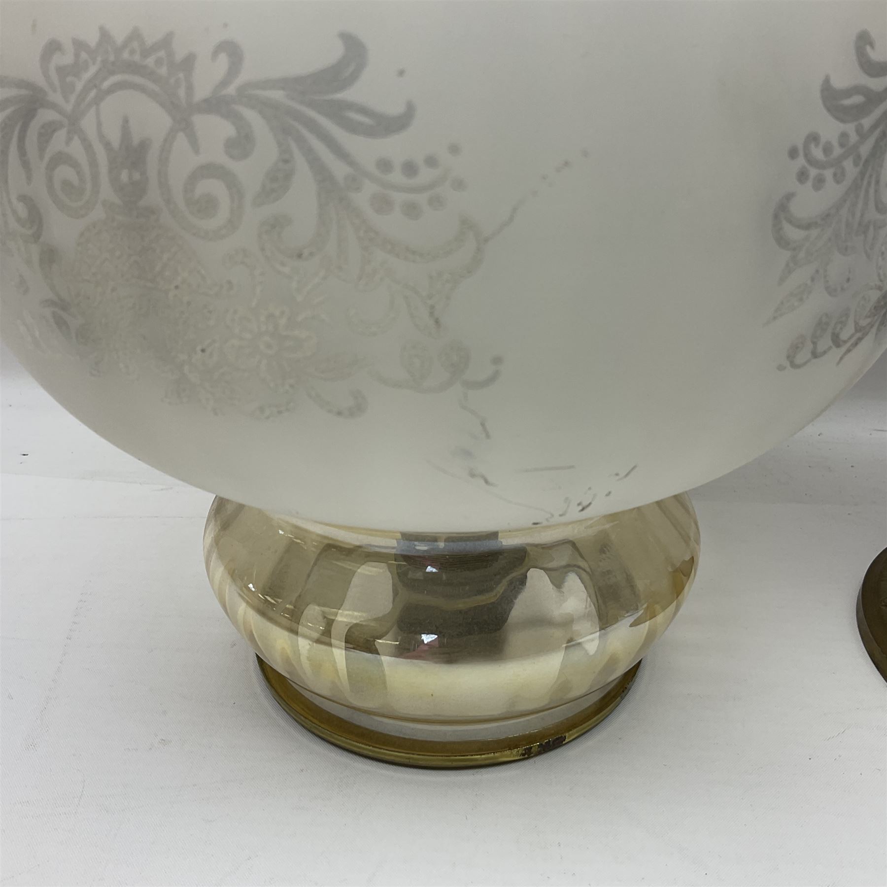 Gilt metal table lamp - Image 8 of 10