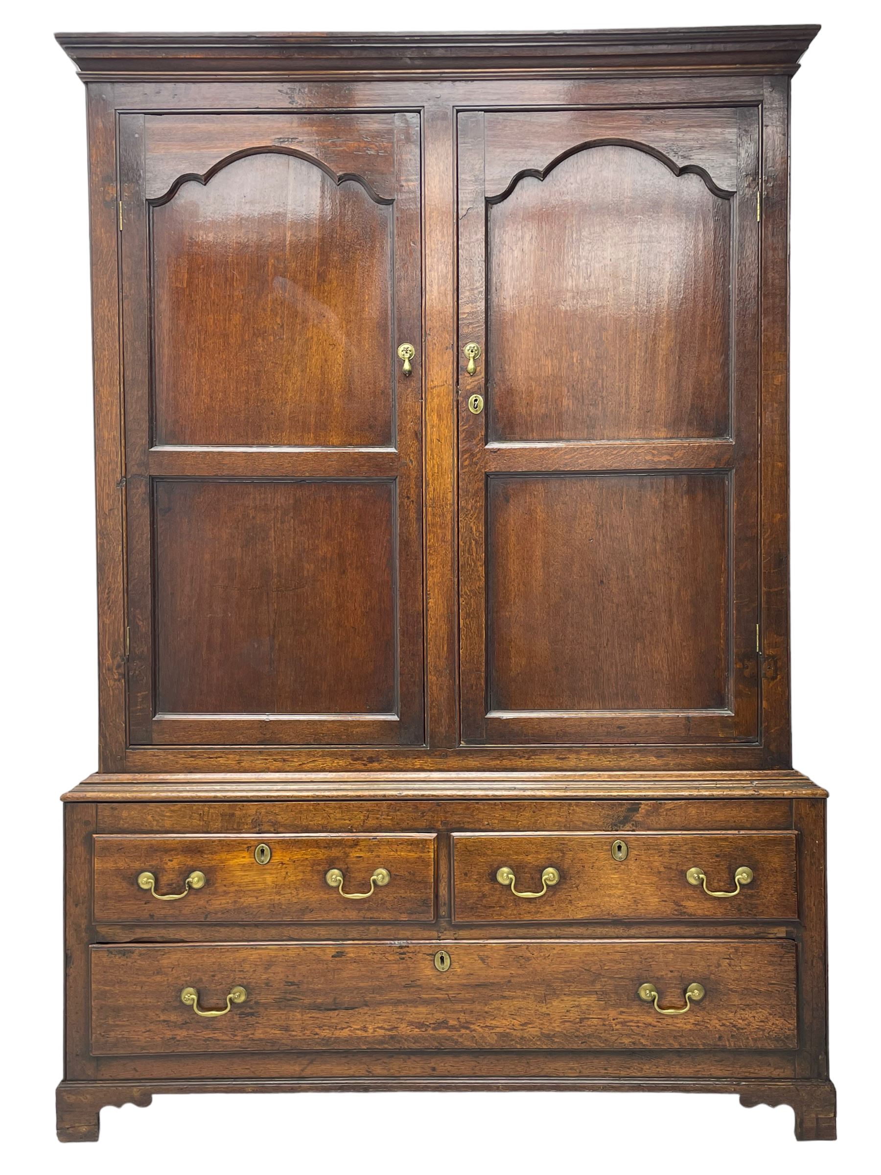 George III oak livery cupboard - Image 3 of 14