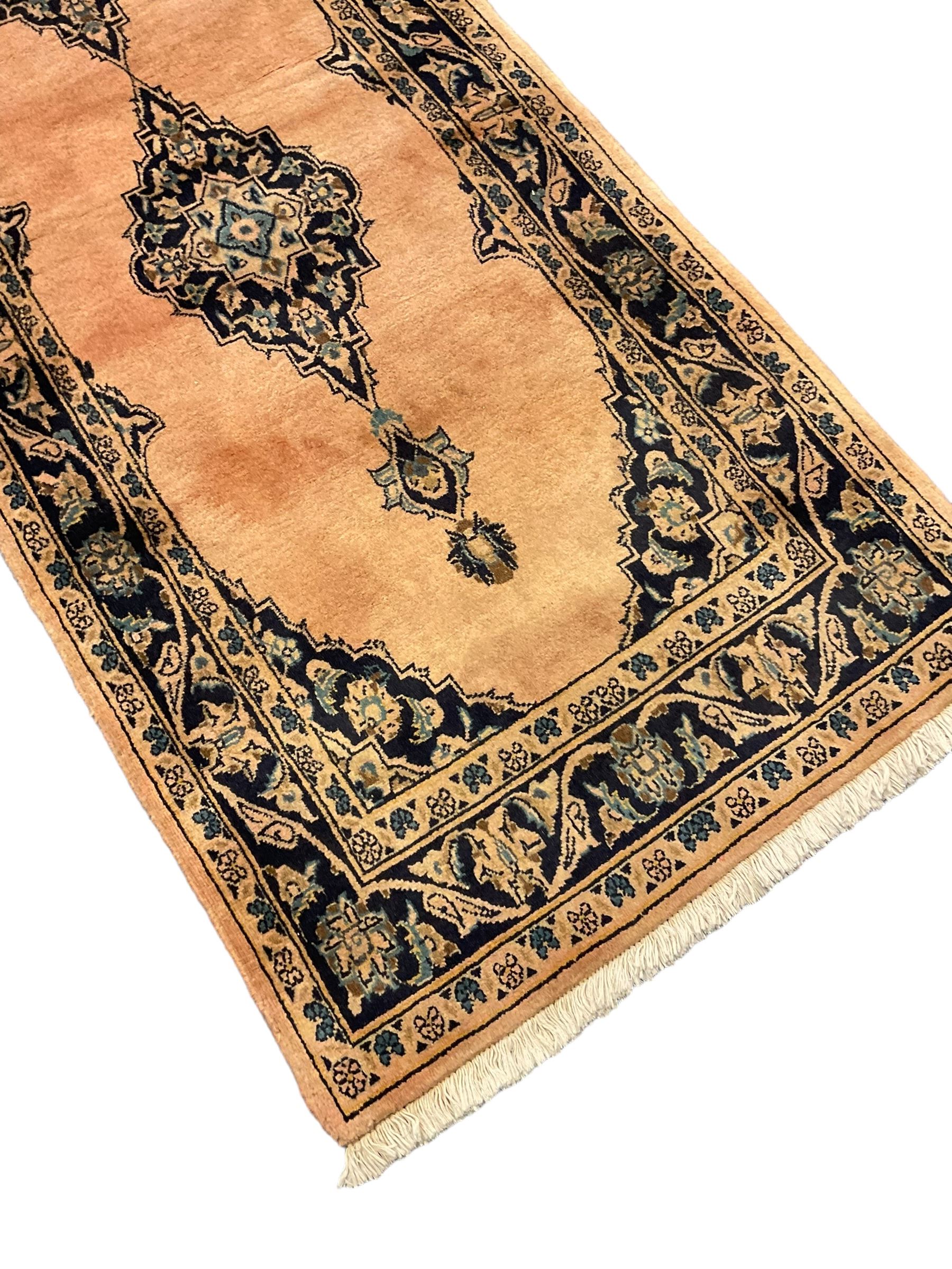 Persian pale peach ground rug - Image 6 of 6