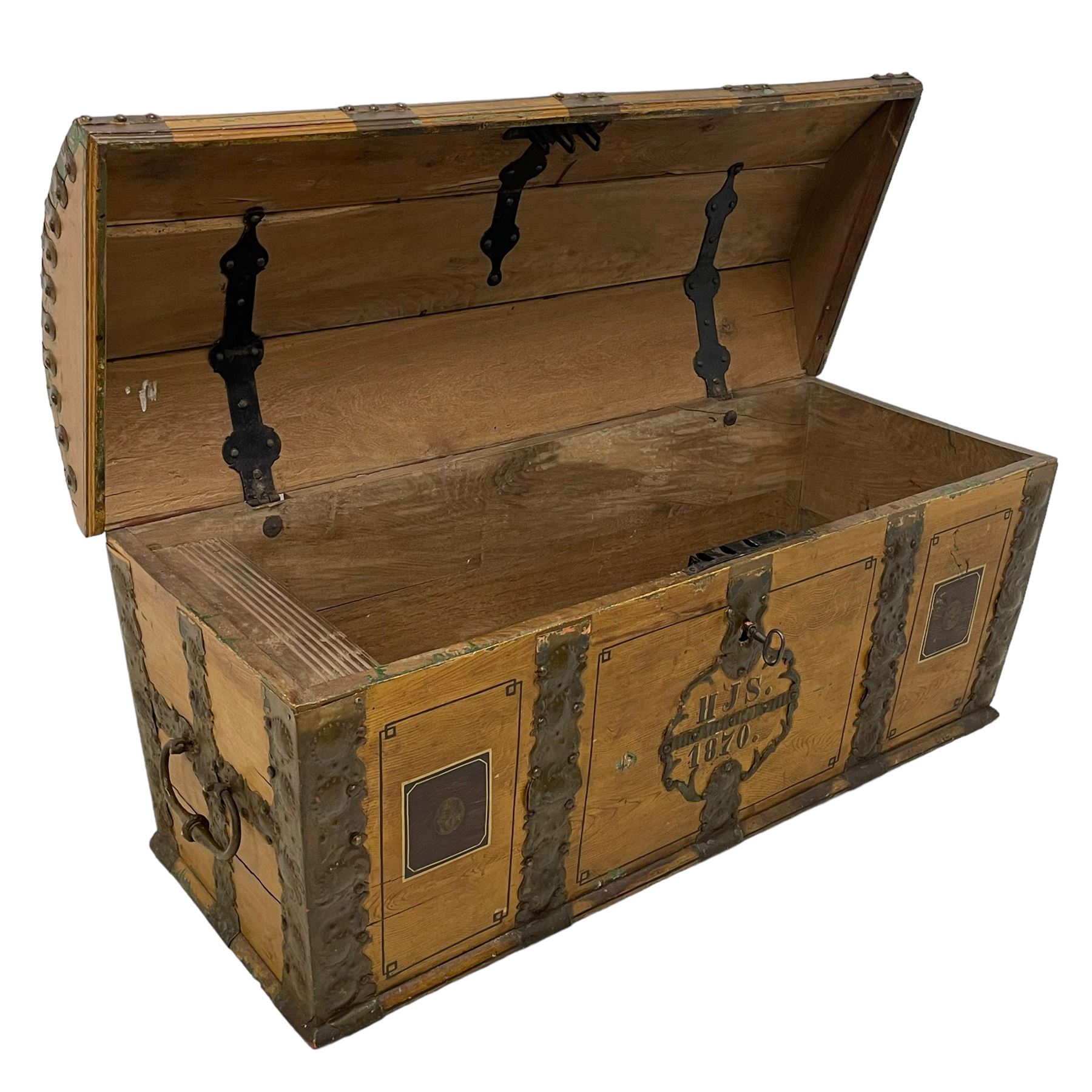19th century Northern European painted oak sea chest - Image 20 of 29