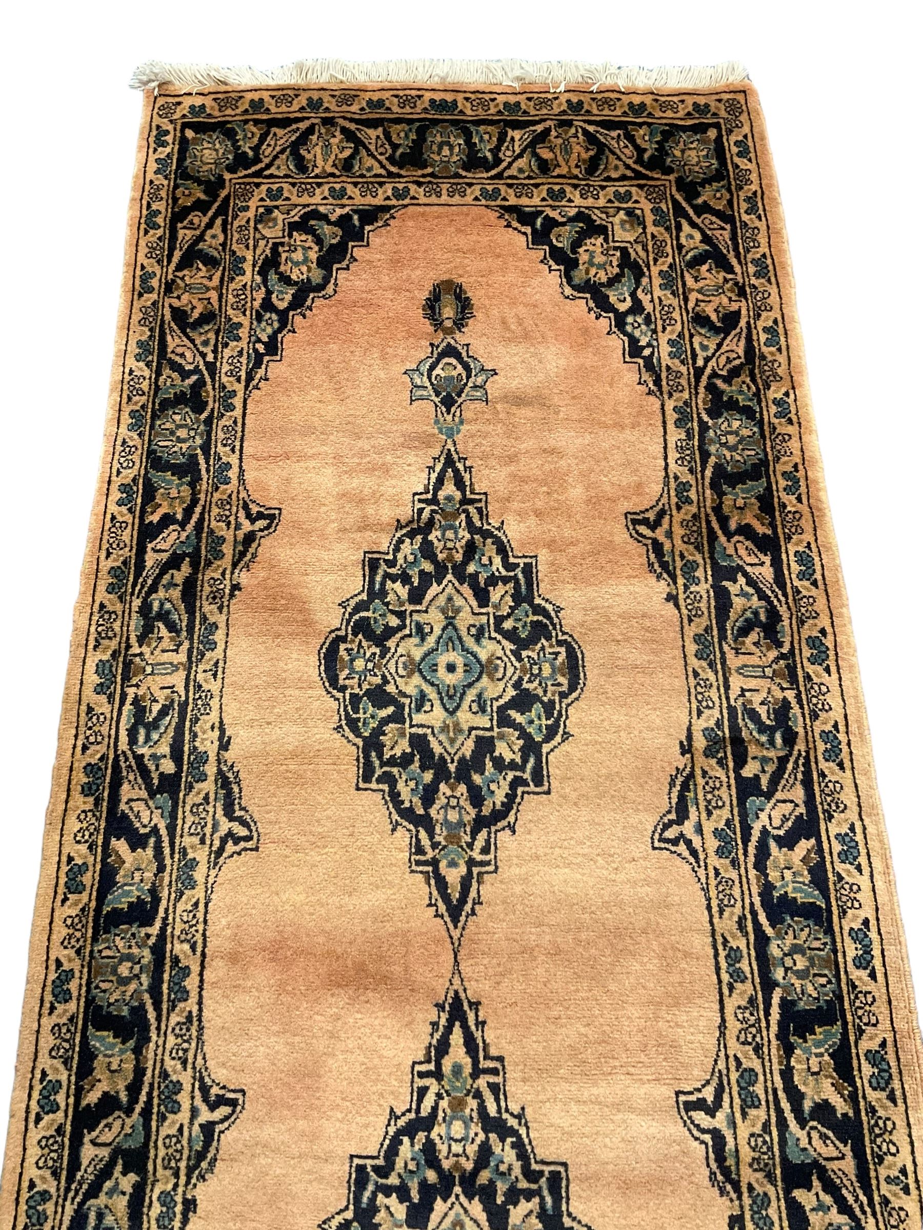 Persian pale peach ground rug - Image 2 of 6