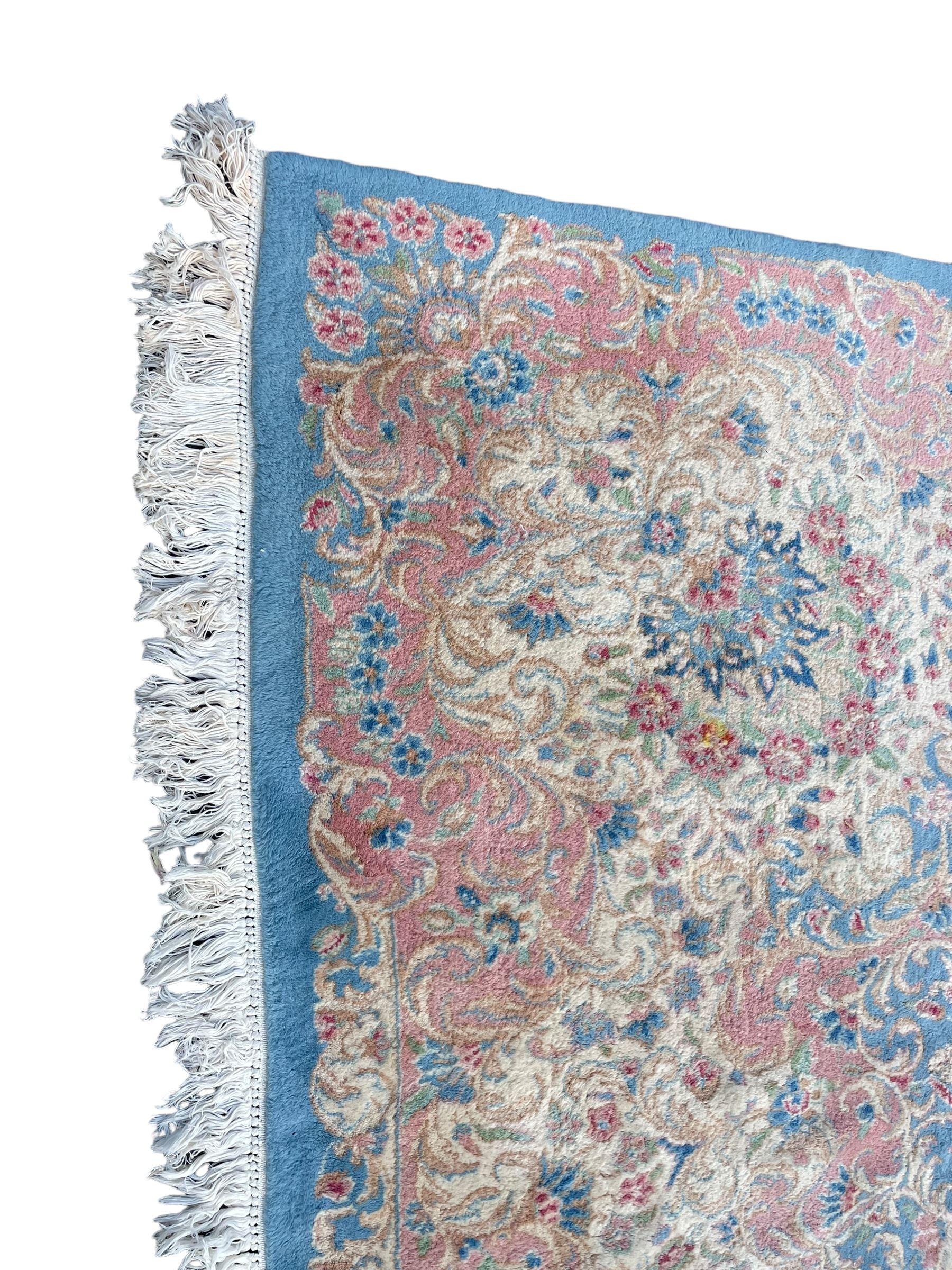 Large Persian design carpet - Image 4 of 8