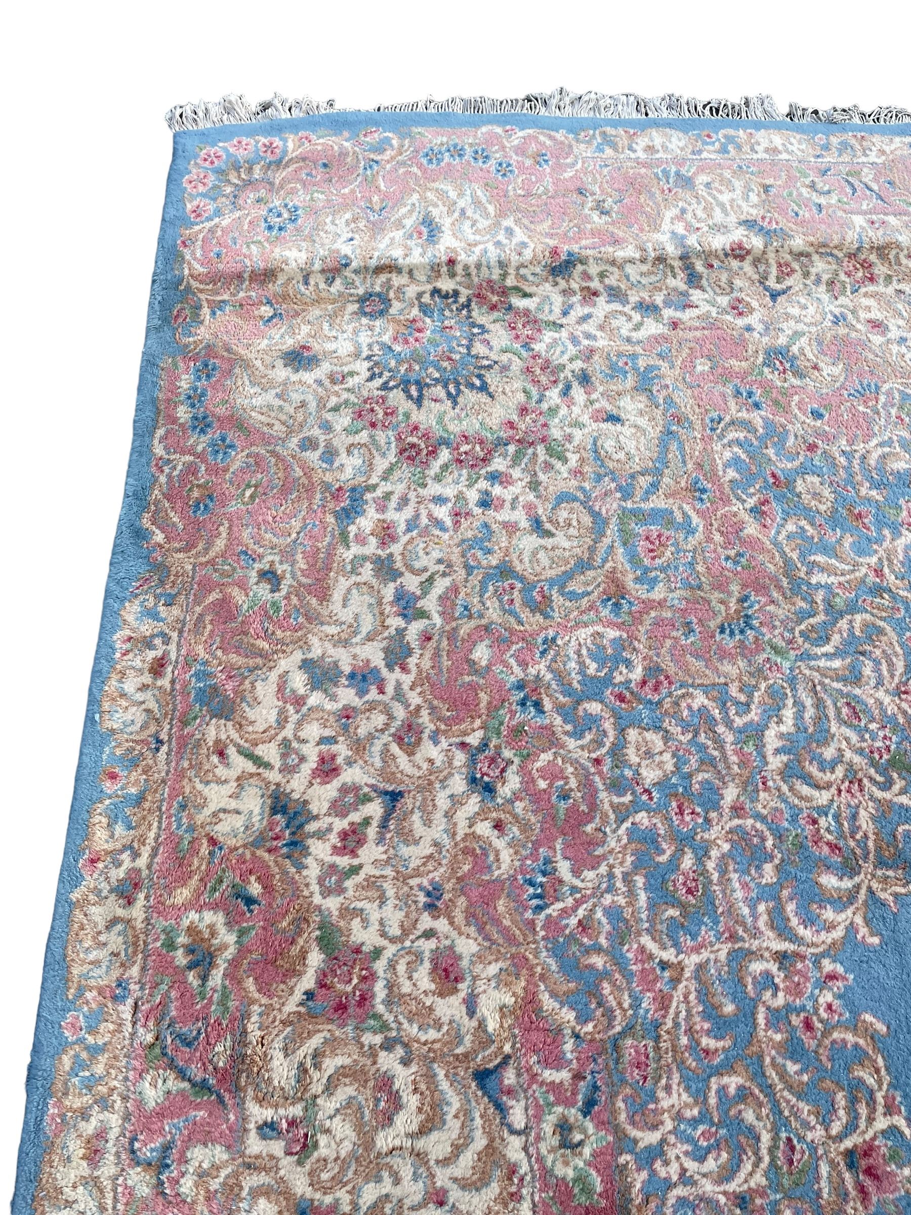 Large Persian design carpet - Image 5 of 8