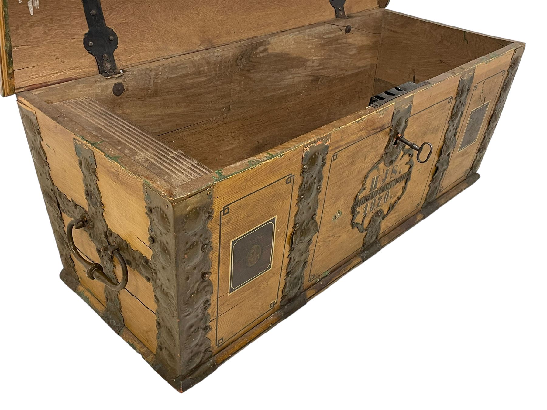 19th century Northern European painted oak sea chest - Image 21 of 29
