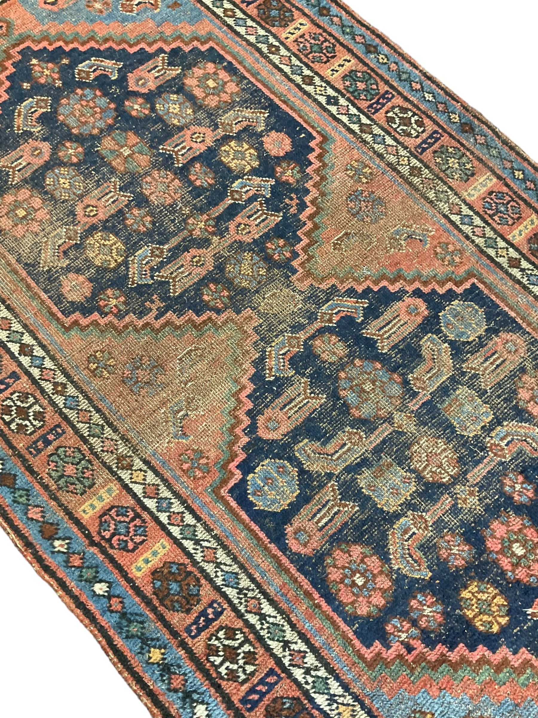 Old Persian rug - Image 4 of 6