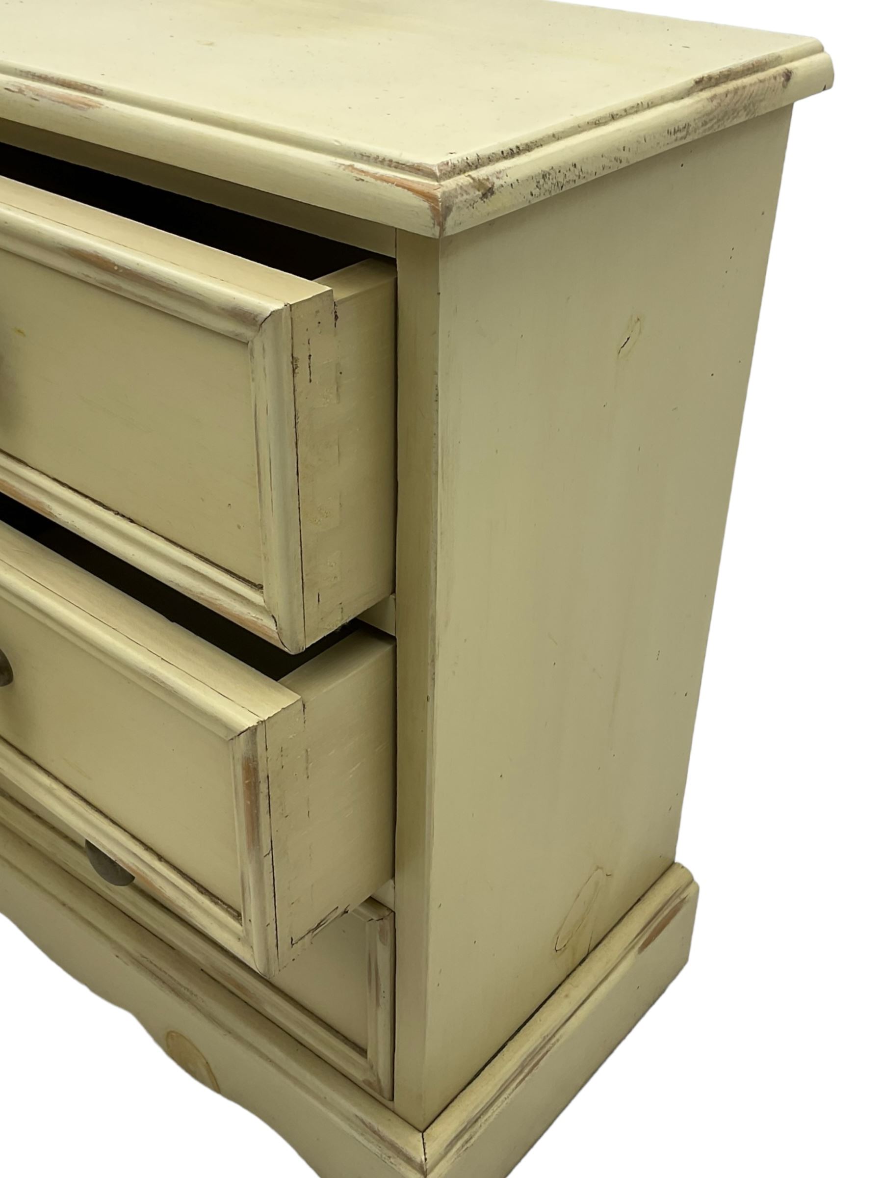 Pair of painted three drawer bedside chests - Image 3 of 3