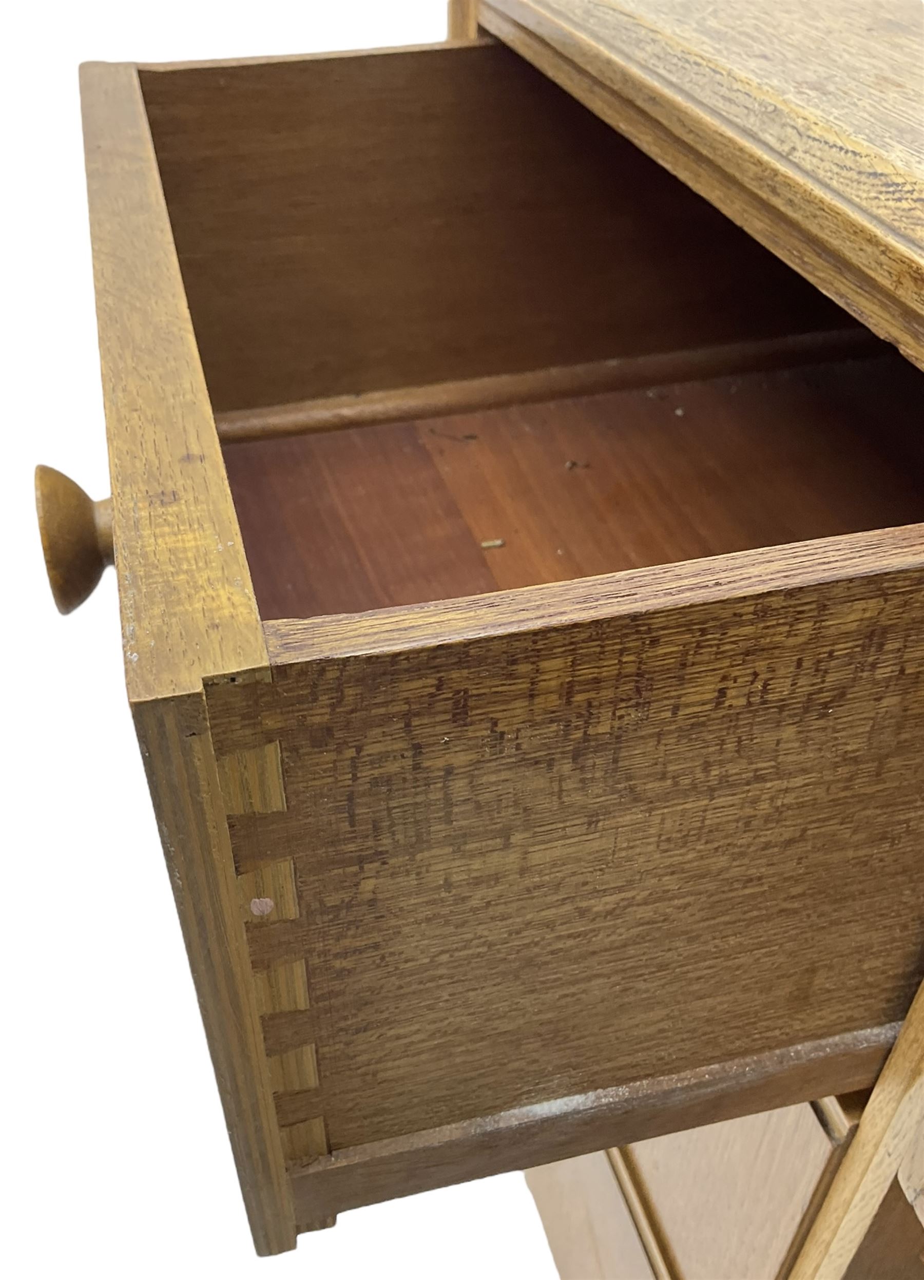 Meredew - mid-20th century oak kneehole dressing table - Image 6 of 6