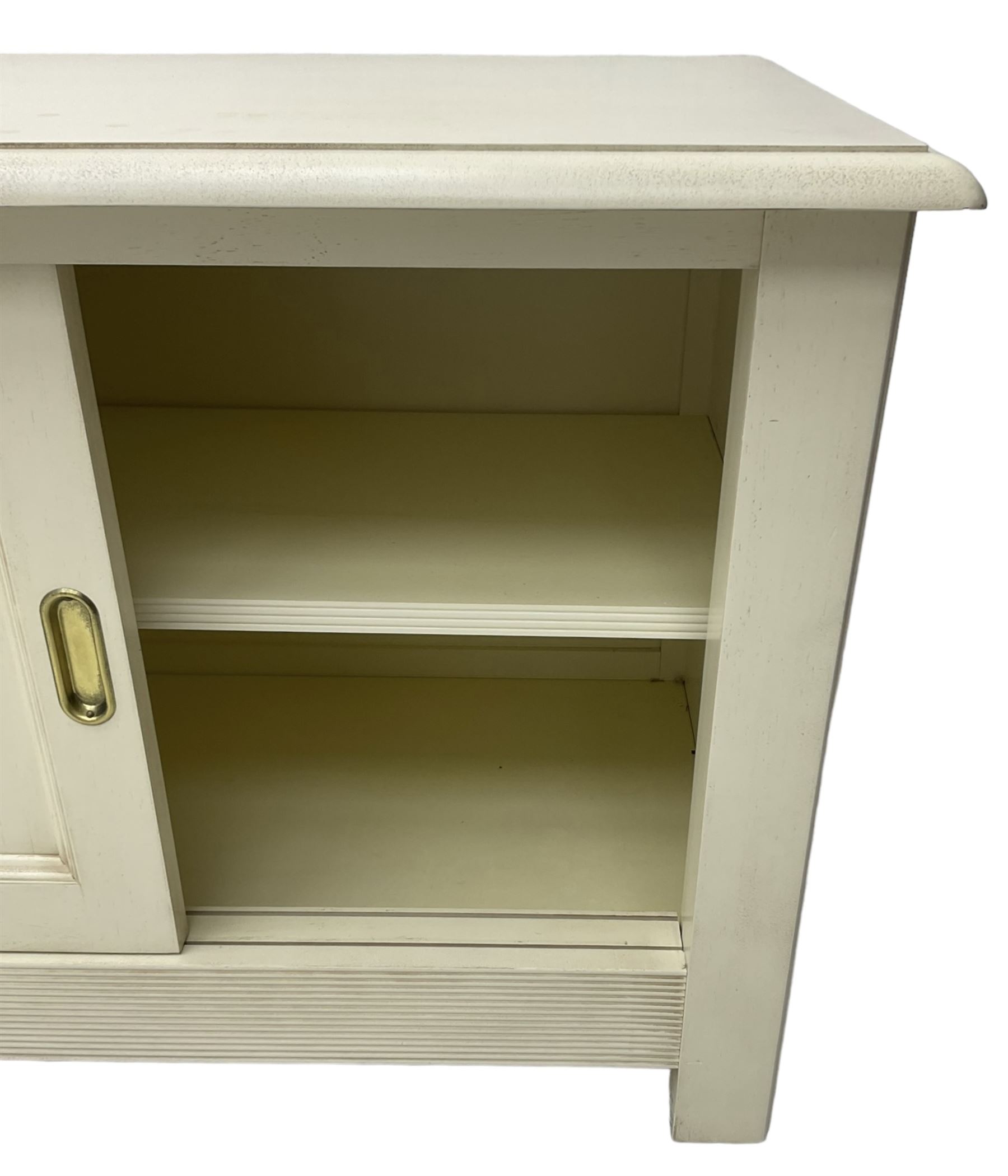 Cream finish low side cabinet - Image 3 of 6