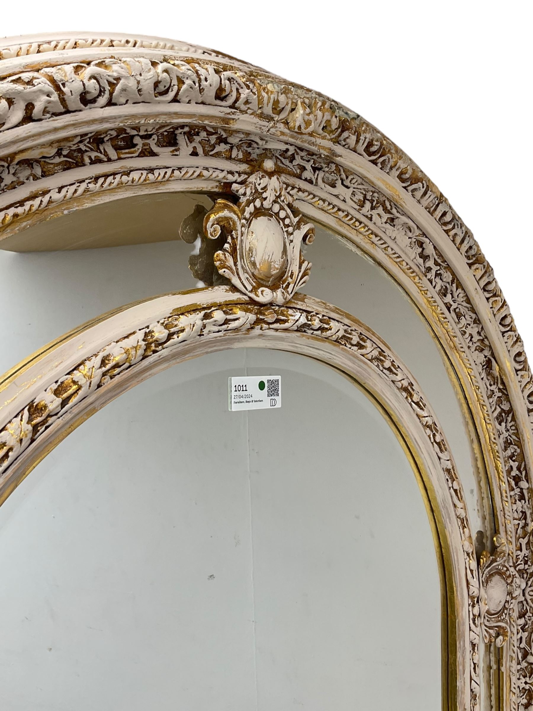 Large painted and gilt arched wall mirror - Image 4 of 4