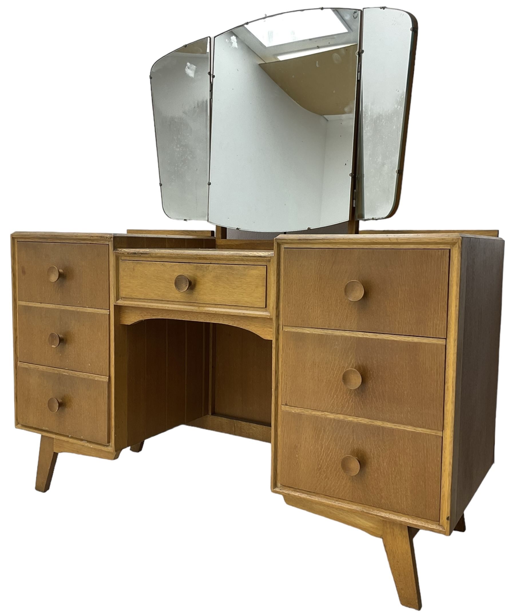 Meredew - mid-20th century oak kneehole dressing table - Image 2 of 6