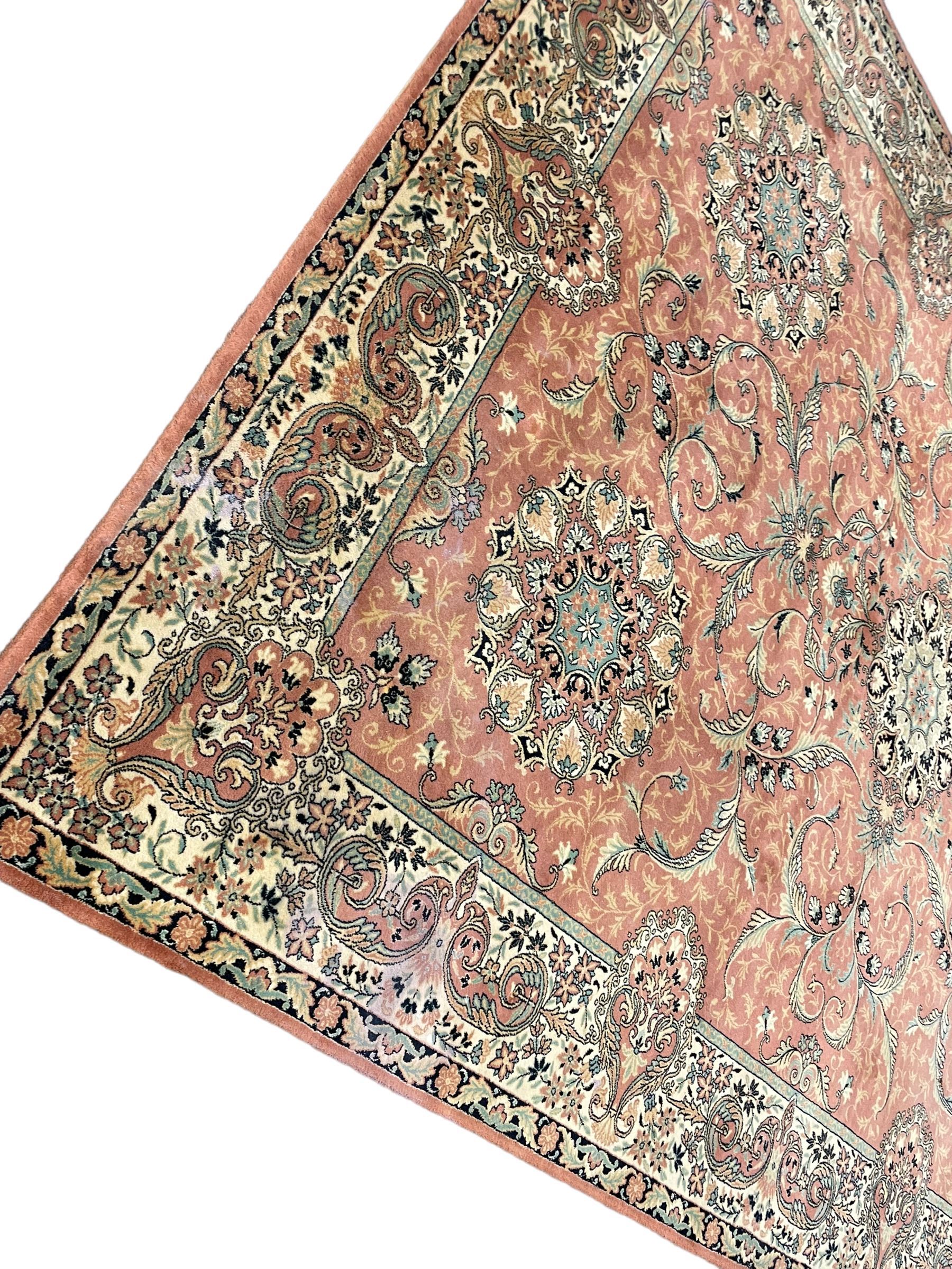 Persian design peach ground carpet - Image 6 of 9