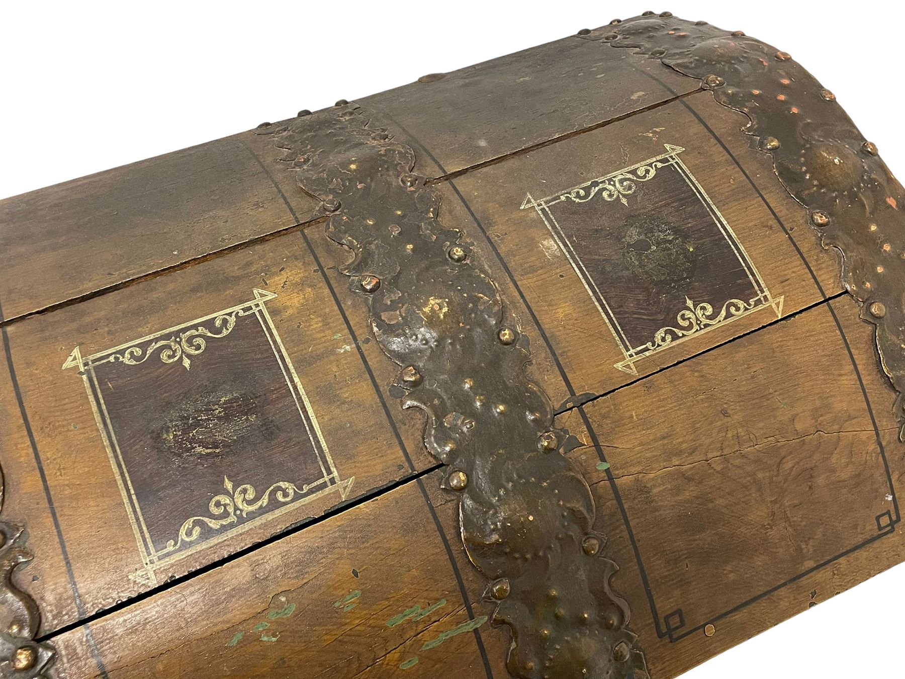19th century Northern European painted oak sea chest - Image 16 of 29