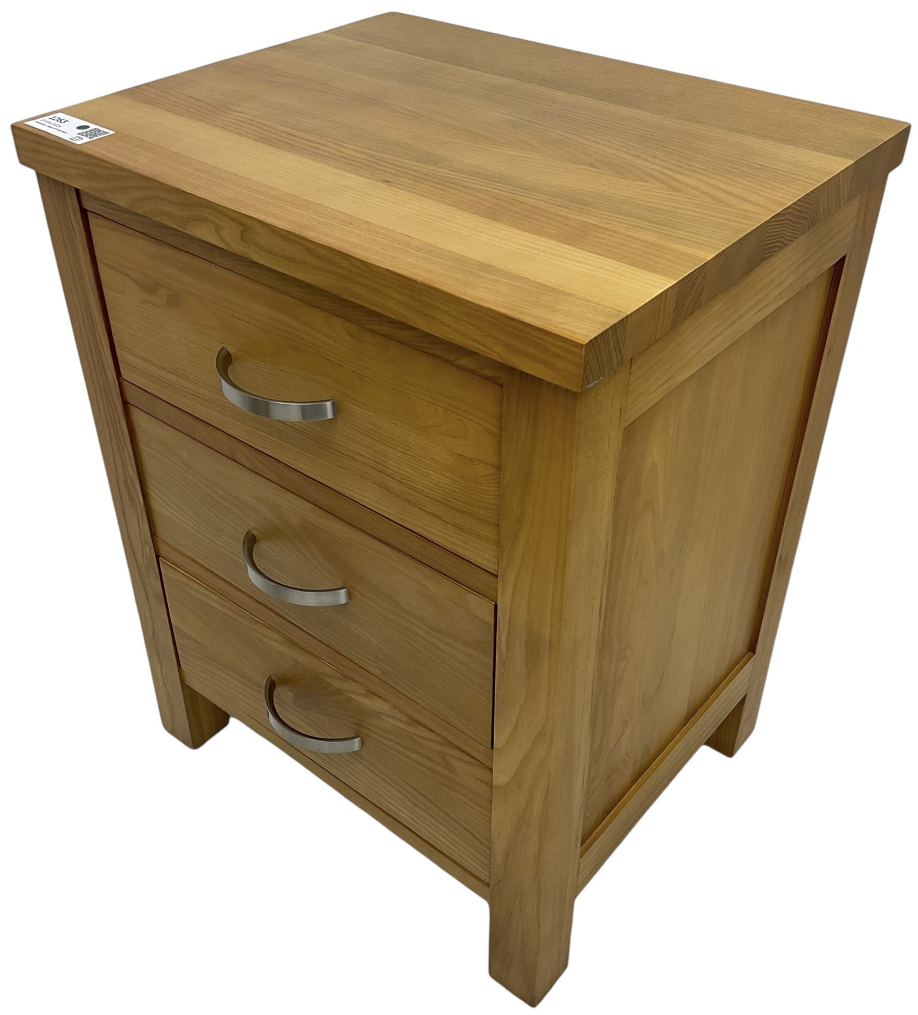 Light ash three drawer bedside chest - Image 6 of 7