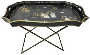 19th century design Chinoiserie style lacquered tray