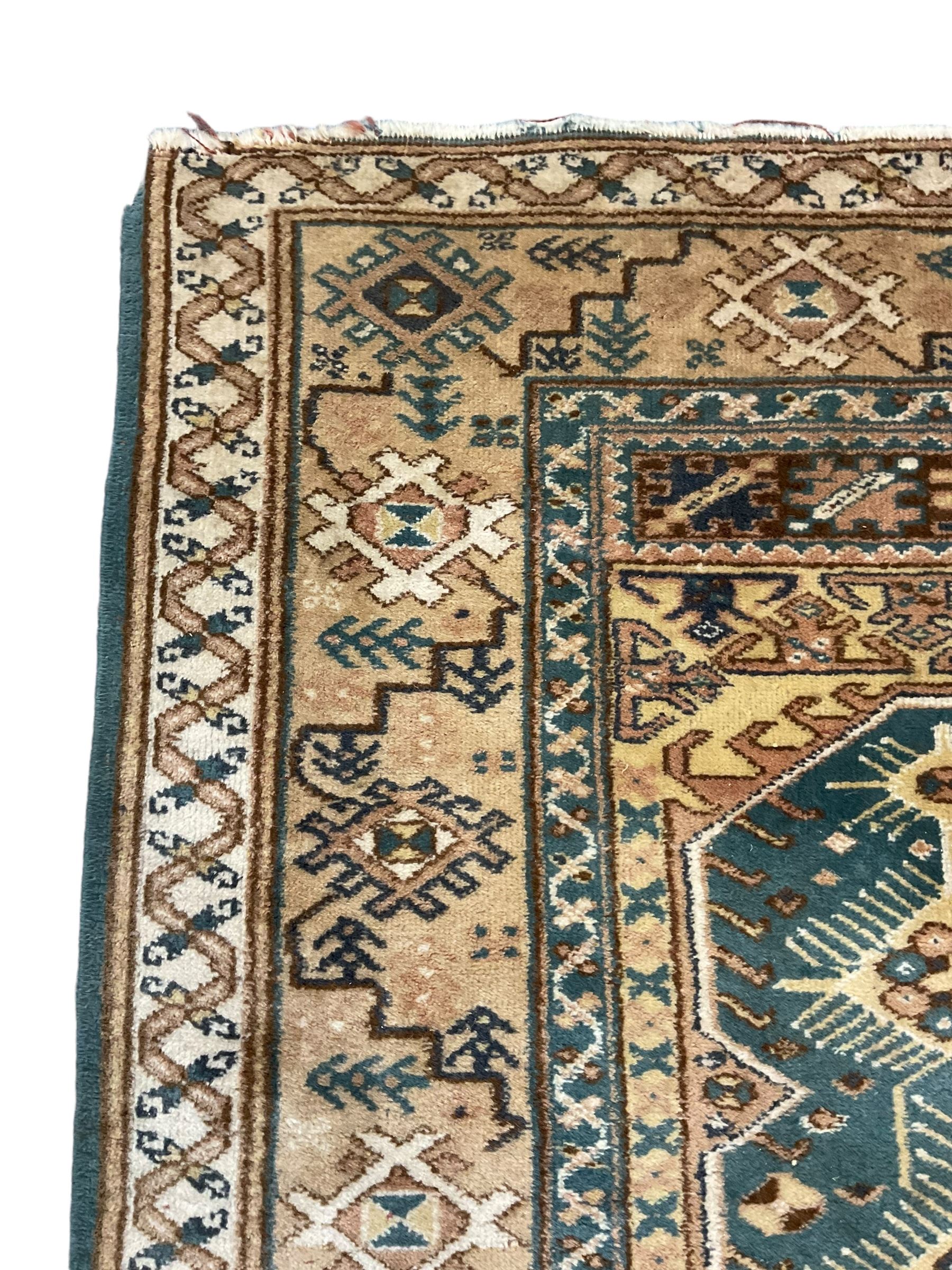 Small Persian red and blue ground rug (115cm x 88cm); and a Persian beige ground rug with two elonga - Image 5 of 12