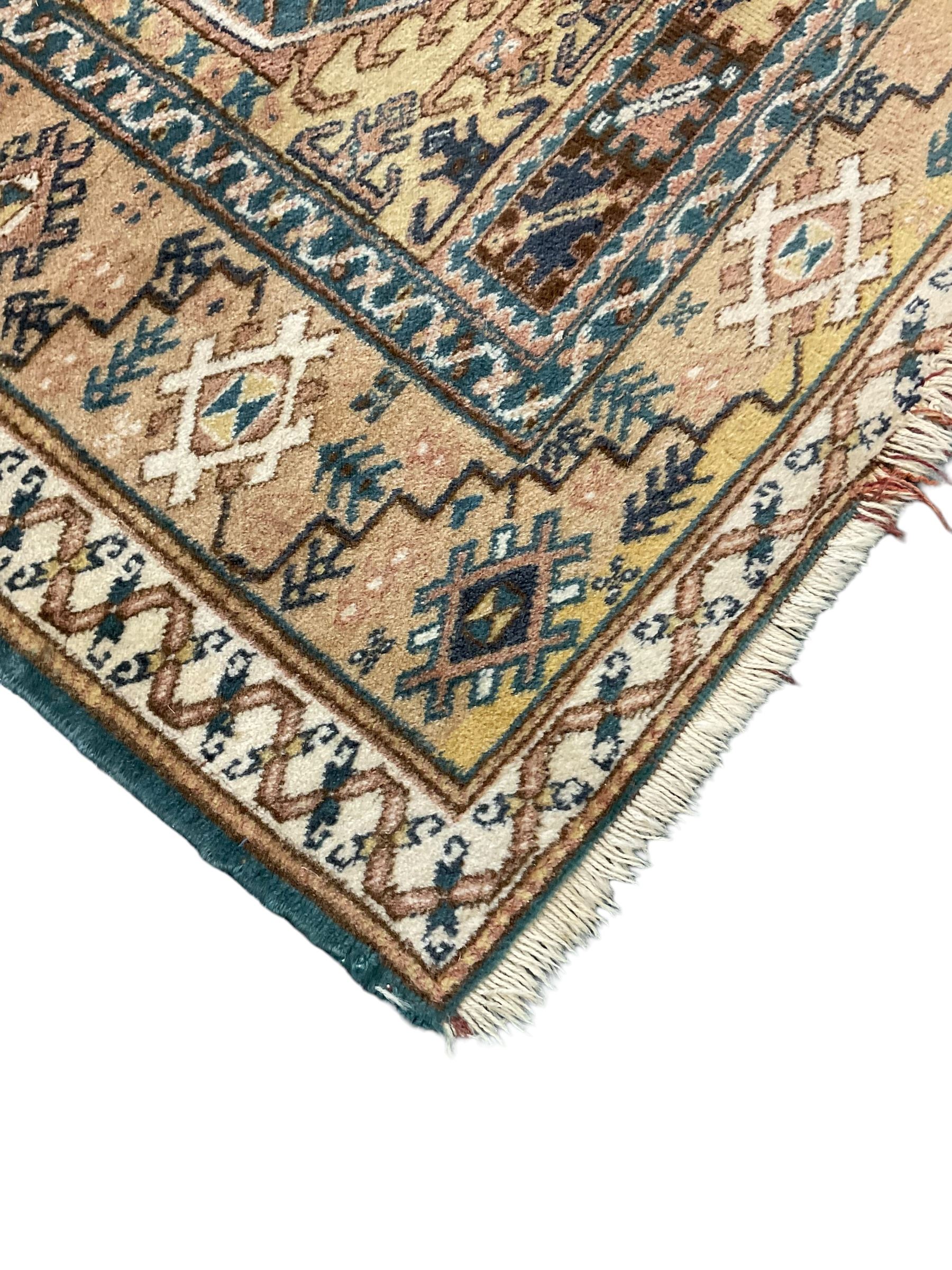 Small Persian red and blue ground rug (115cm x 88cm); and a Persian beige ground rug with two elonga - Image 4 of 12