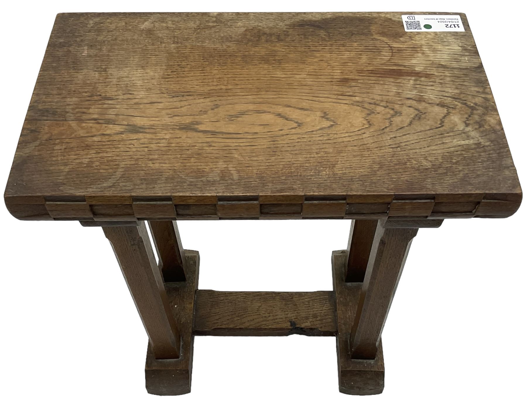 Yorkshire oak - small oak occasional table - Image 5 of 7