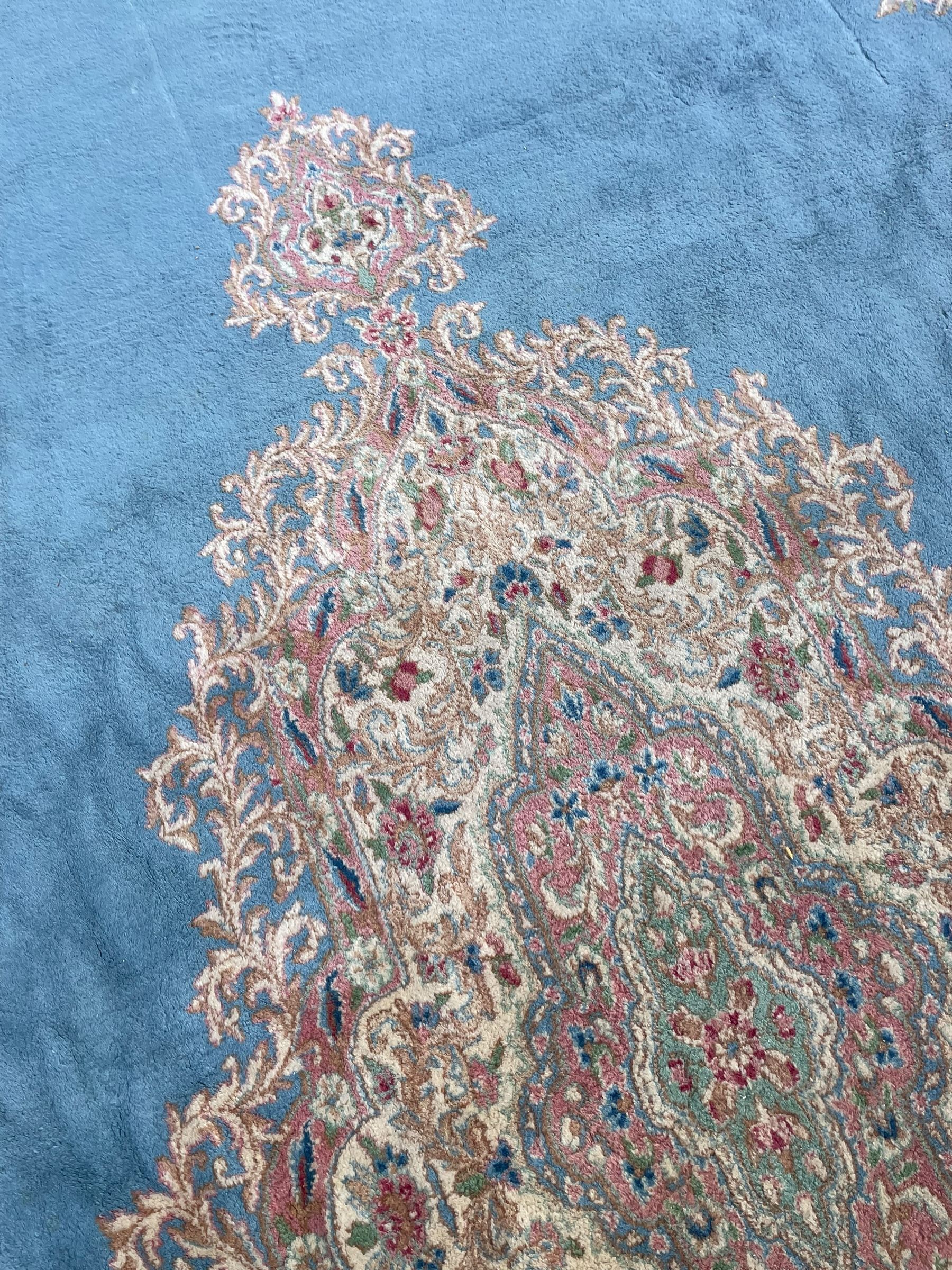 Large Persian design carpet - Image 7 of 8