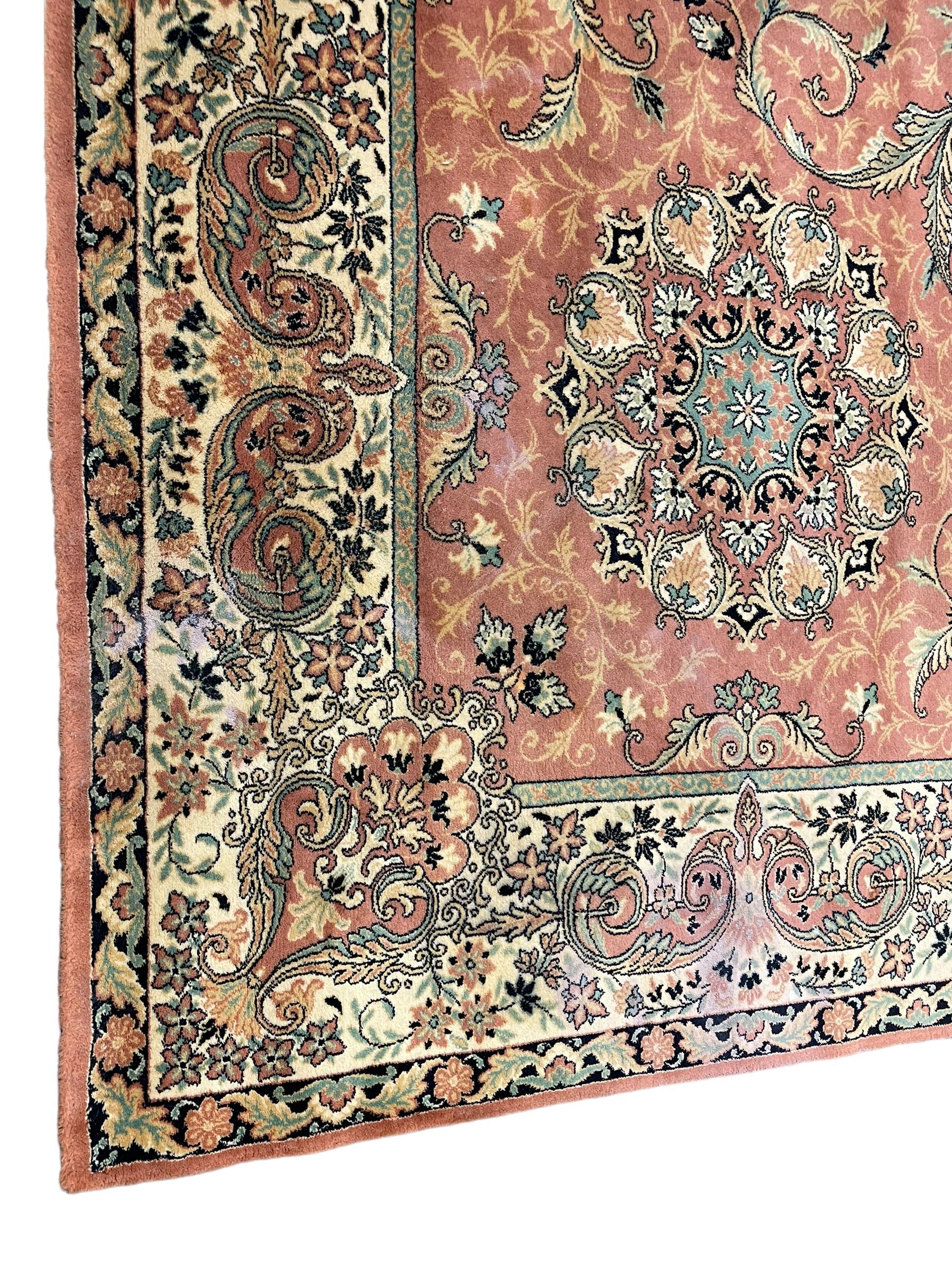 Persian design peach ground carpet - Image 3 of 9