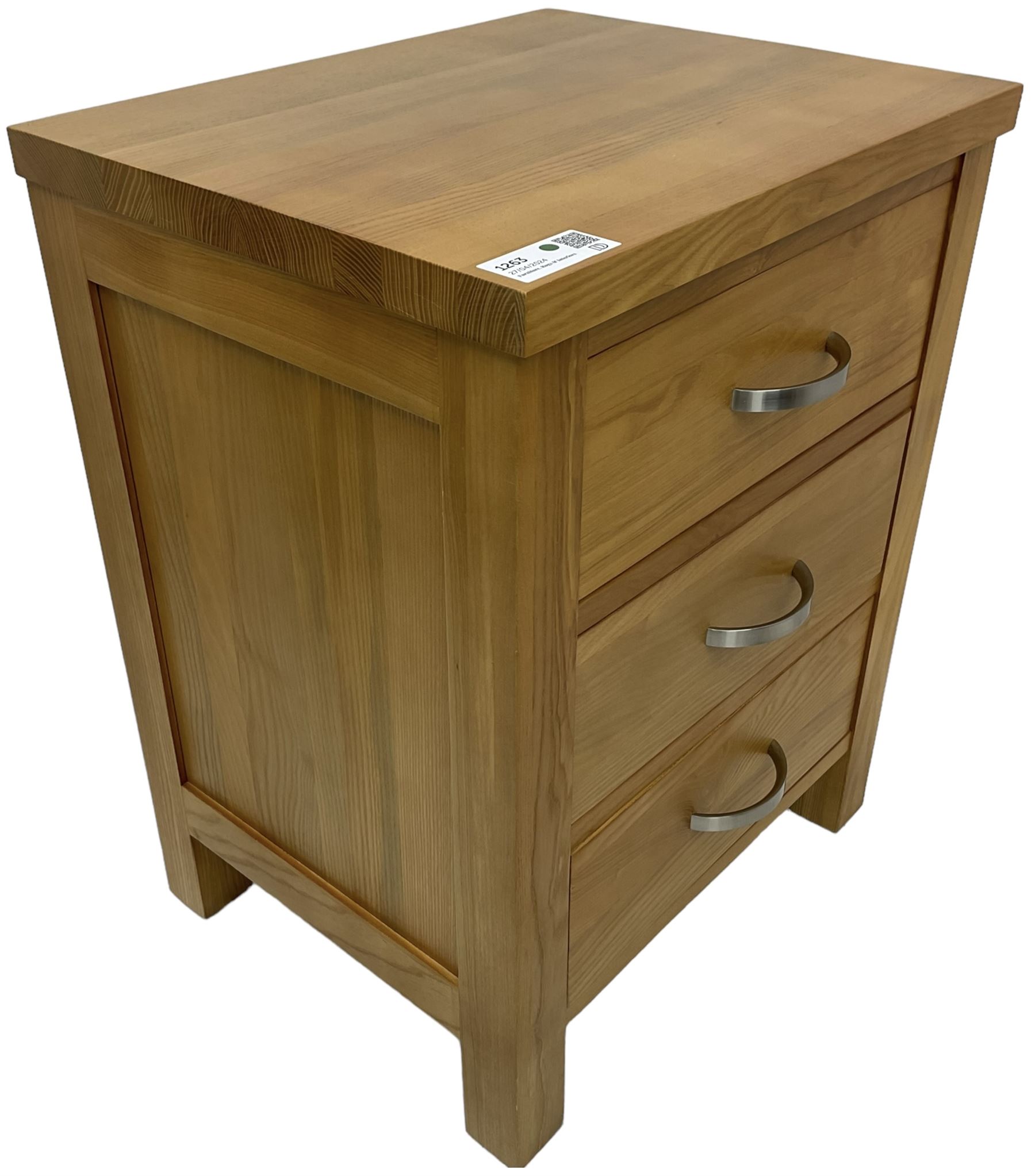 Light ash three drawer bedside chest - Image 7 of 7