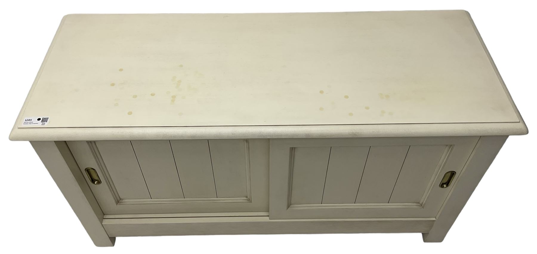 Cream finish low side cabinet - Image 6 of 6