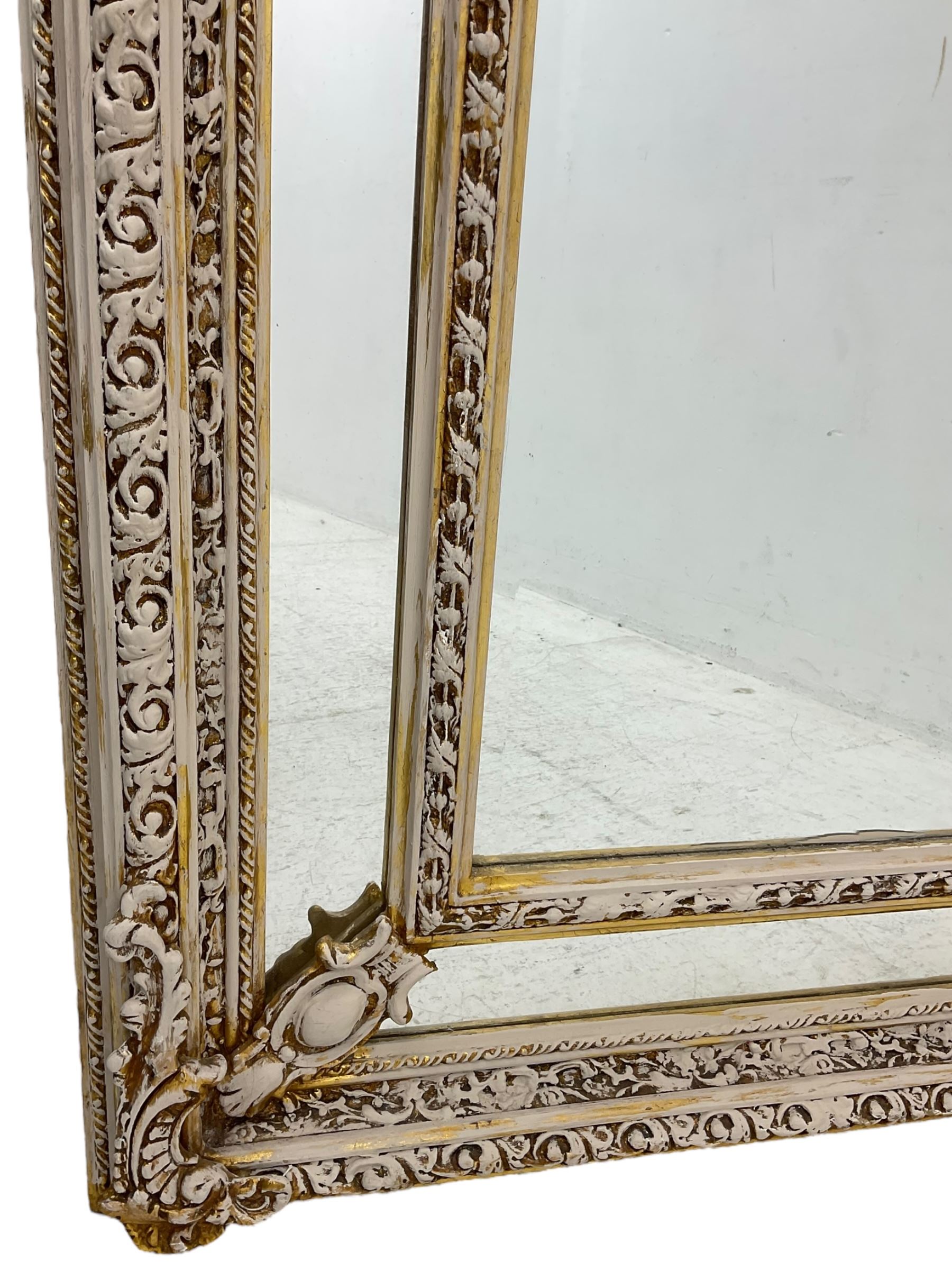 Large painted and gilt arched wall mirror - Image 3 of 4