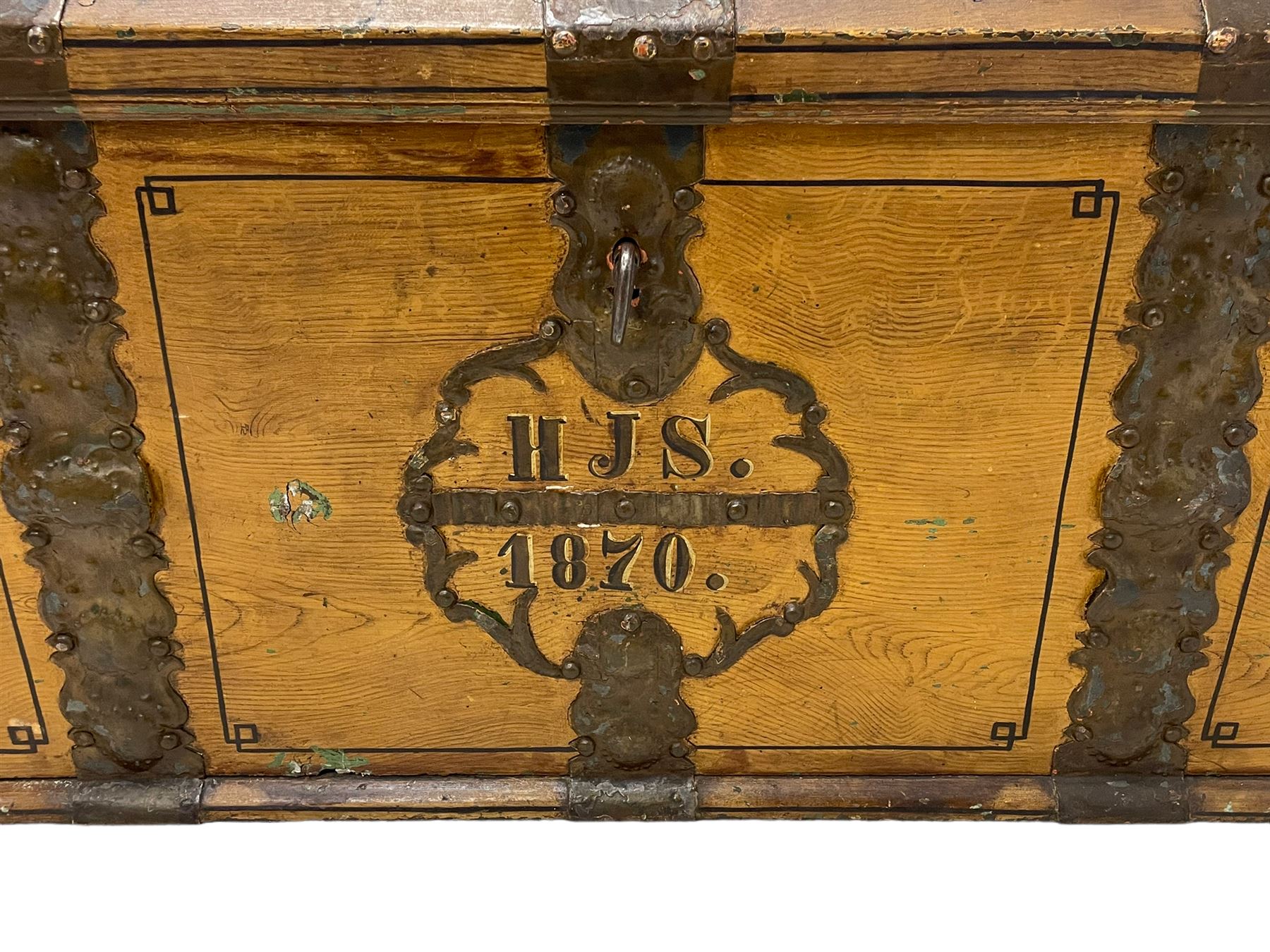 19th century Northern European painted oak sea chest - Image 10 of 29