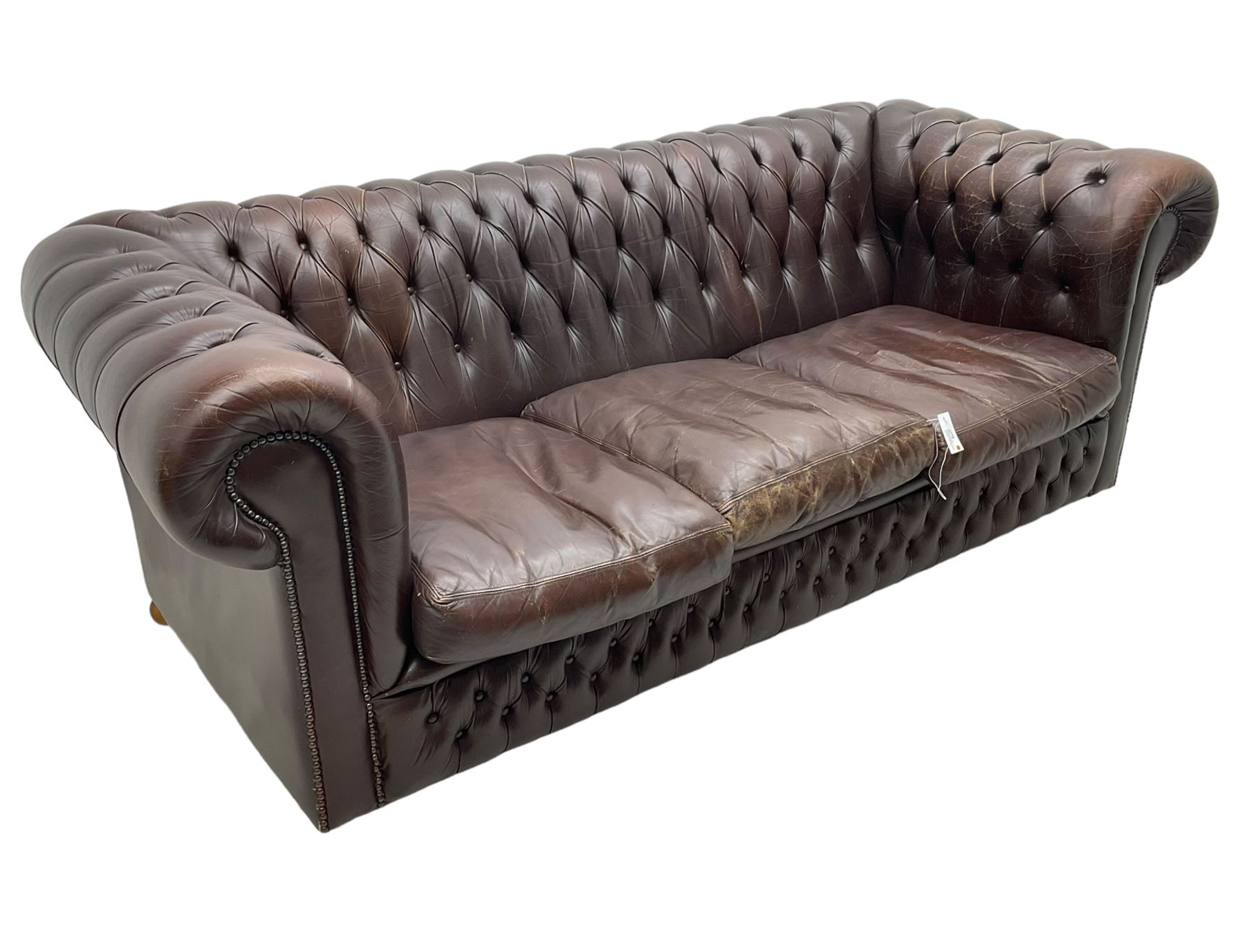 Three-seat Chesterfield sofa