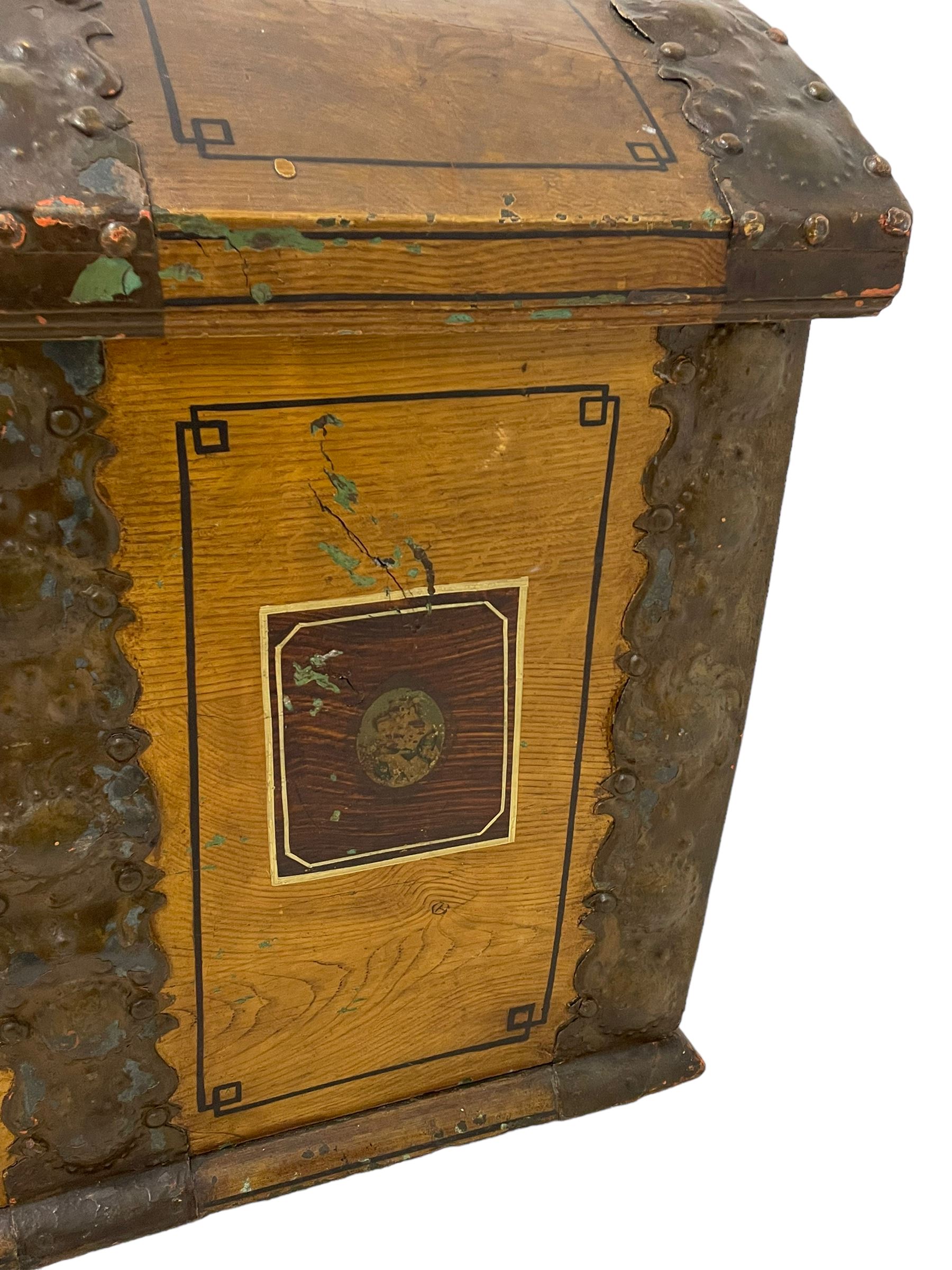 19th century Northern European painted oak sea chest - Image 11 of 29