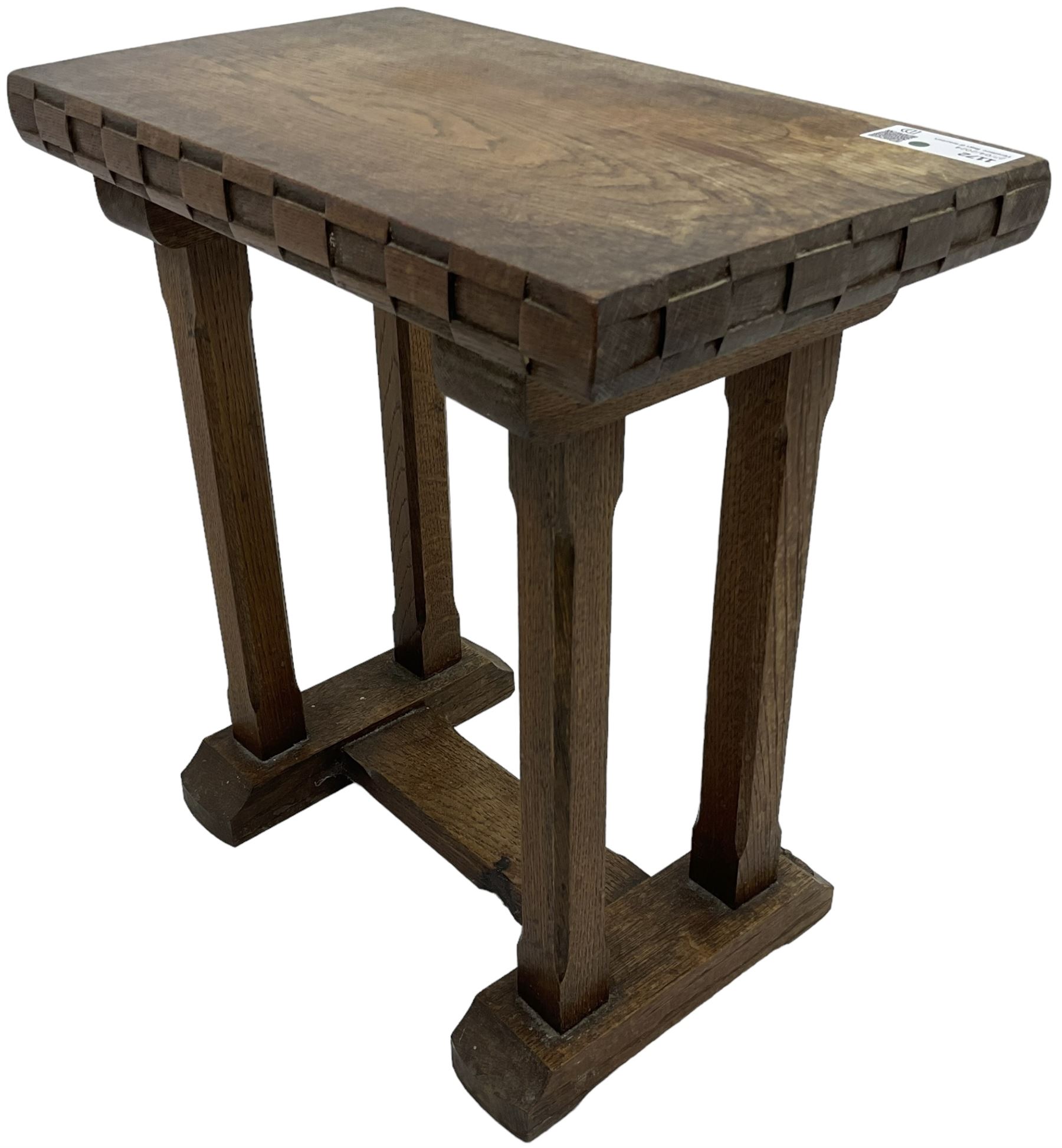 Yorkshire oak - small oak occasional table - Image 4 of 7