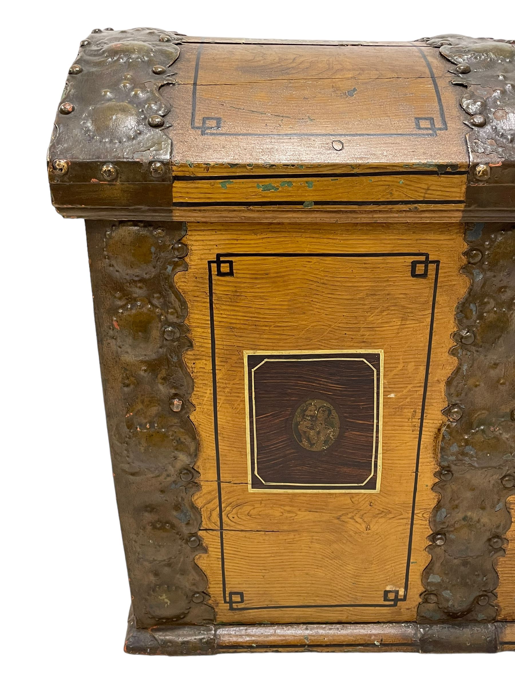 19th century Northern European painted oak sea chest - Image 5 of 29