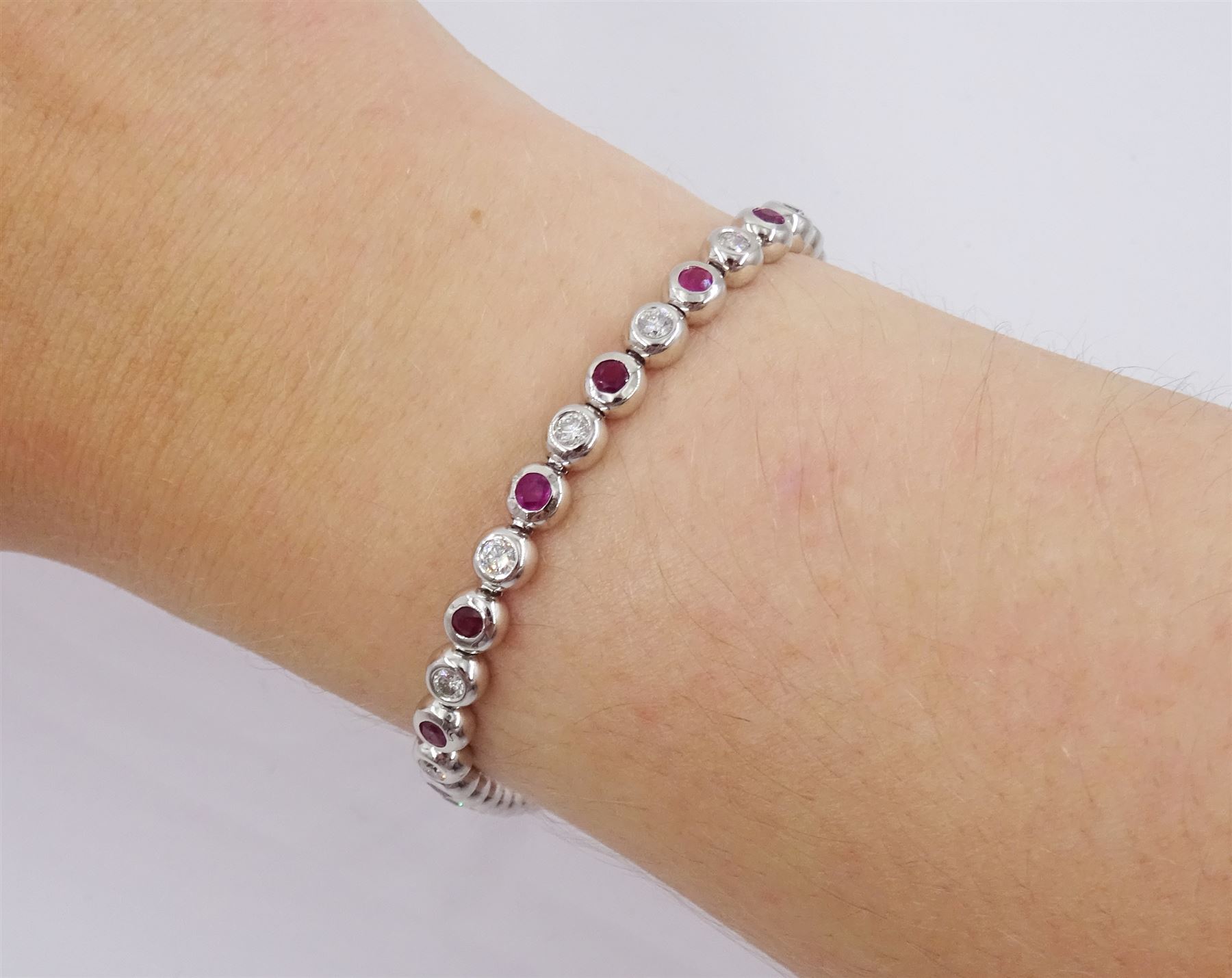 18ct white gold bezel set diamond and ruby alternate link bracelet - Image 3 of 4