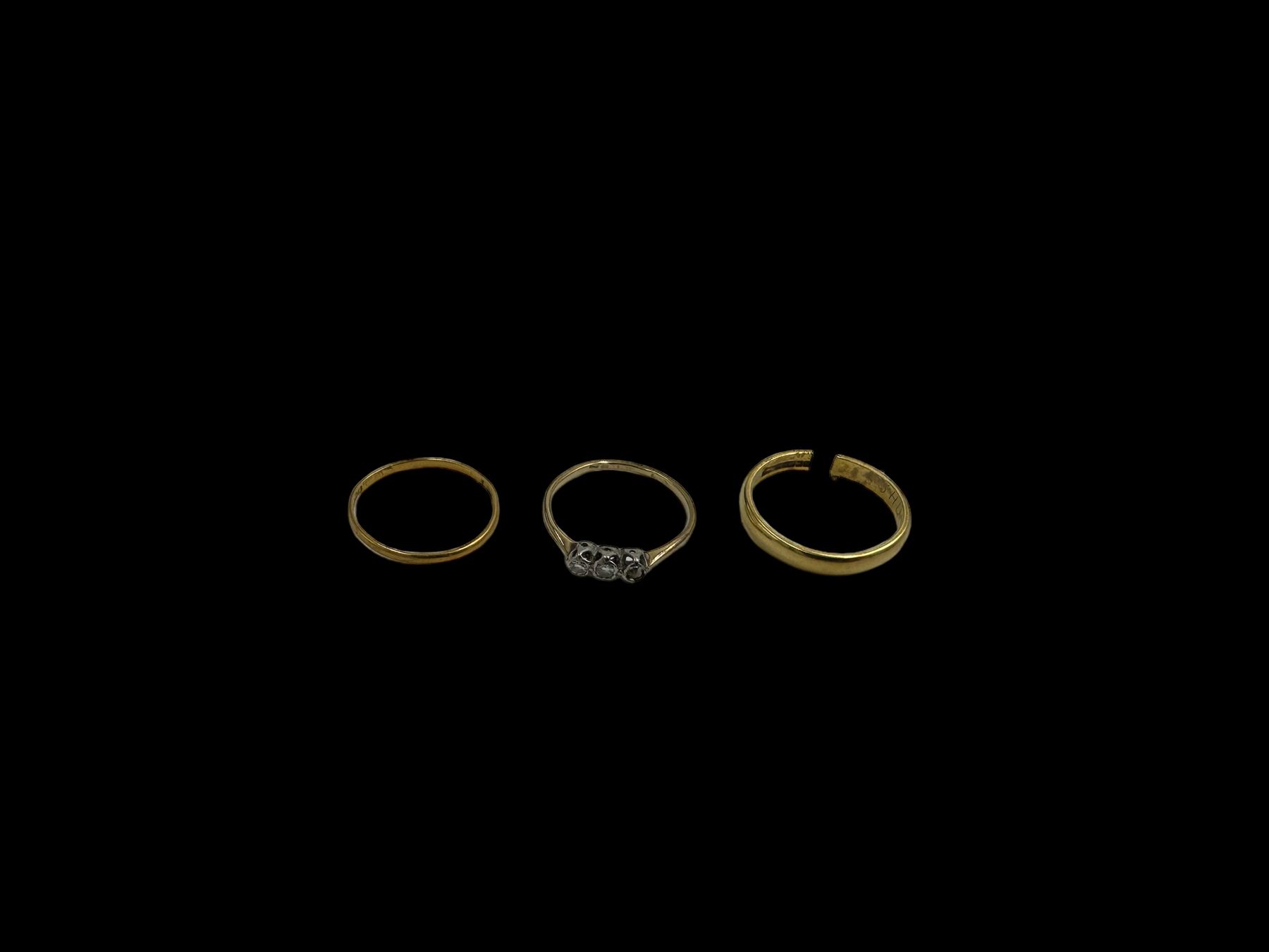 18ct gold wedding band - Image 2 of 3