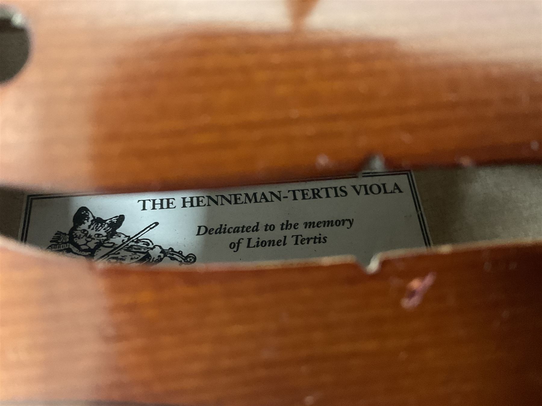 Small 20th century viola copy of a Tertis with a maple back and ribs and spruce top in a hard case w - Bild 6 aus 20